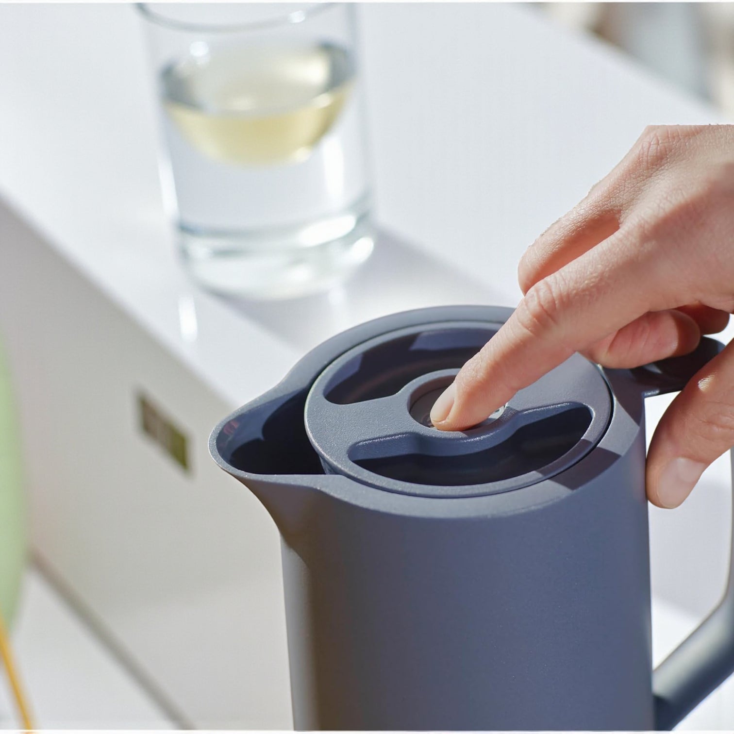 Emsa Motiva Vacuum Jug 1L –  Northern Blue | Nordic Design Insulated Flask with Quick-Press Closure – Keeps Drinks Hot for 12 Hours & Cold for 24 Hours | Made in Germany - Damoo