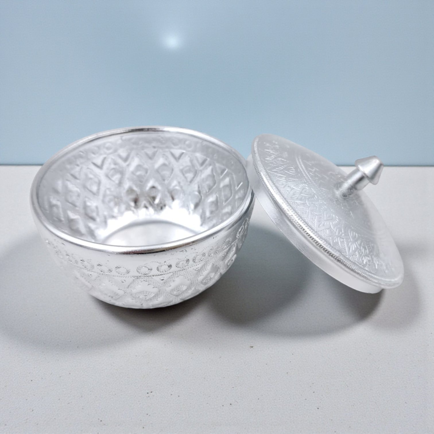 Thai Engraved Aluminum Sugar & Date Bowl with Lid | Silver & Gold | 8.5cm | Hospitality Dish for Sweets, Dates, Sugar & Arabic Coffee Service