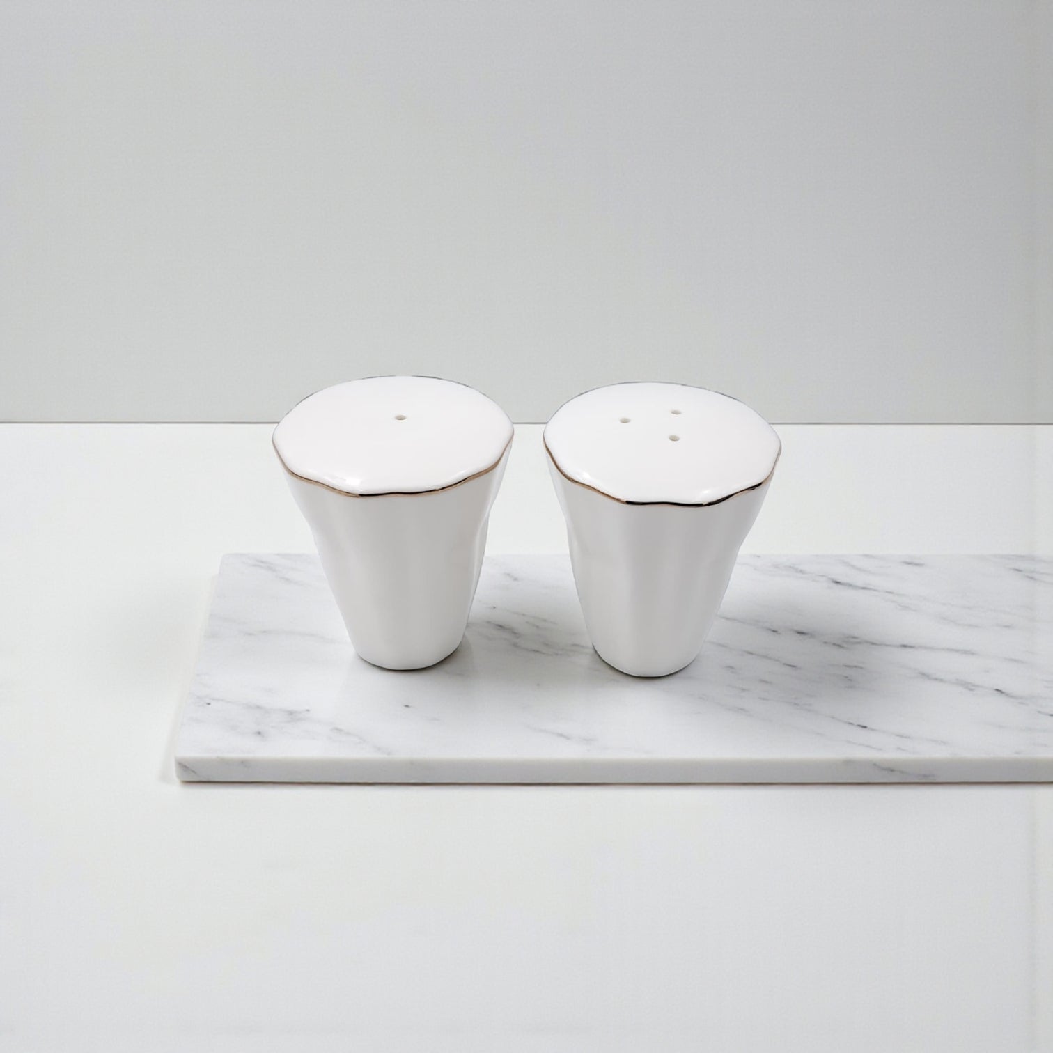 Elegant Porcelain Salt & Pepper Shaker Set – 2-Piece White Gold-Rim Design | Durable Stoneware Seasoning Dispensers for Dining, Kitchen & Table Serving
