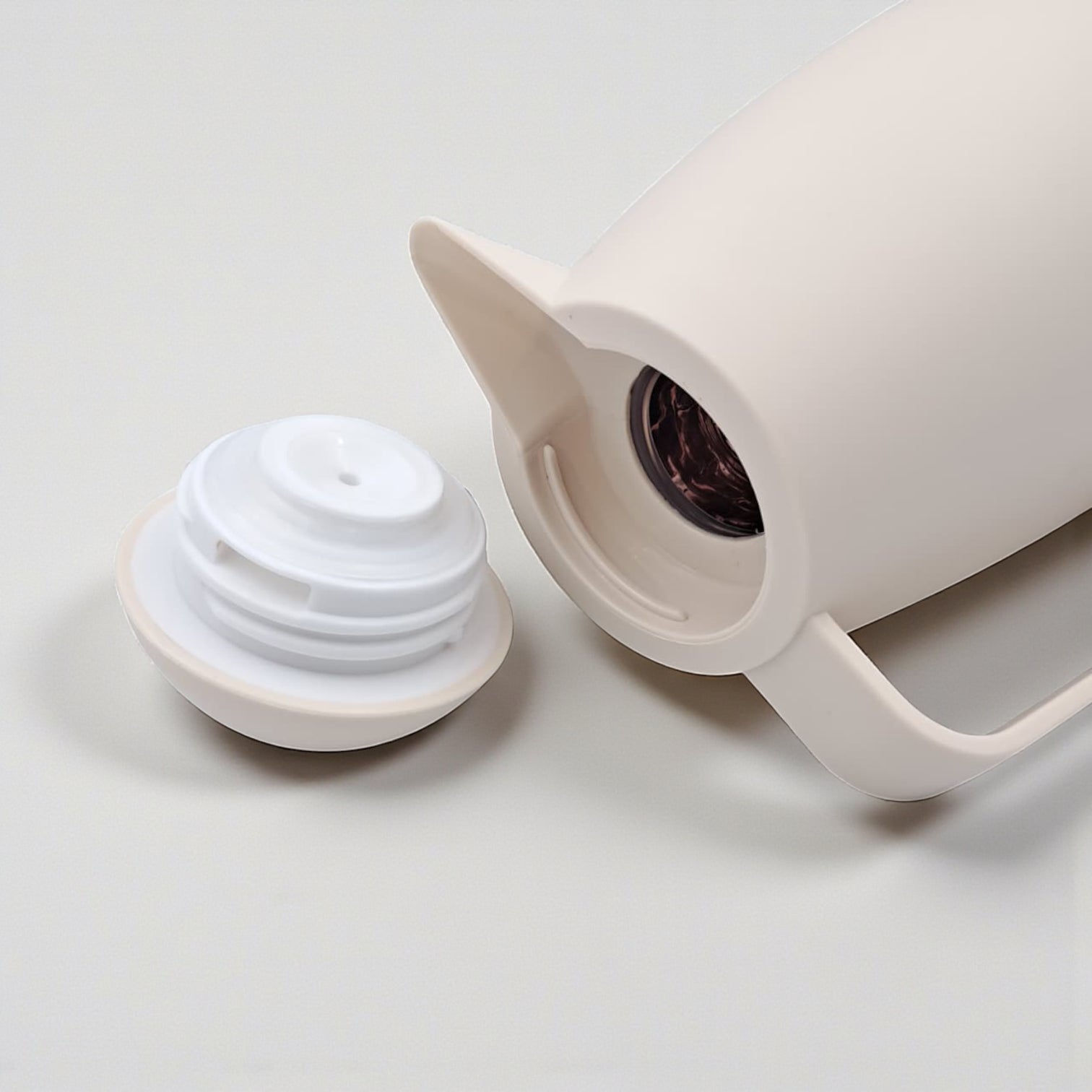 Arabic Coffee Thermos 1 L – Double-Wall Insulated Flask | Arabic Calligraphy Design | Keeps Drinks Hot & Cold | Elegant Beige Finish