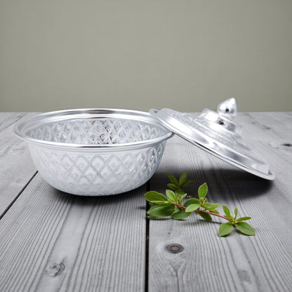 وعاء تقديم فاخر من الألومنيوم المنقوش مع غطاء - 15 سم، وعاء تقليدي لتخزين الأطعمة الساخنة وأدوات المائدة - مقاوم للحرارة بتصميم شرق أوسطي للأرز والكاري والحساء والتمر والحلويات - خفيف الوزن ومتين 