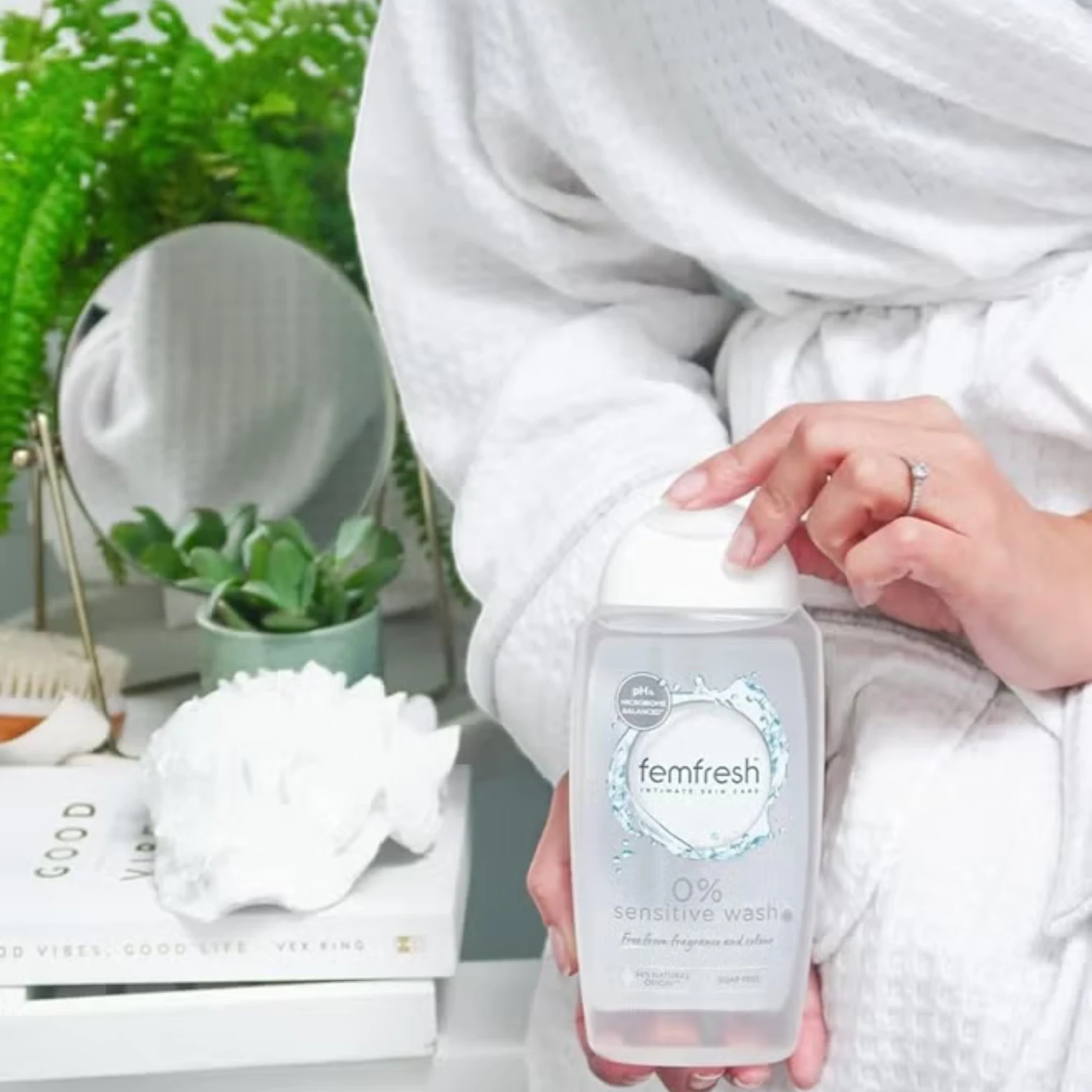 Femfresh Intimate 0% Sensitive Wash for Women, pH-Balanced, Soap-Free, Vegan, with Lotus Flower Extract for Gentle Daily Cleansing, 94% Natural Ingredients – 250ml - Damoo