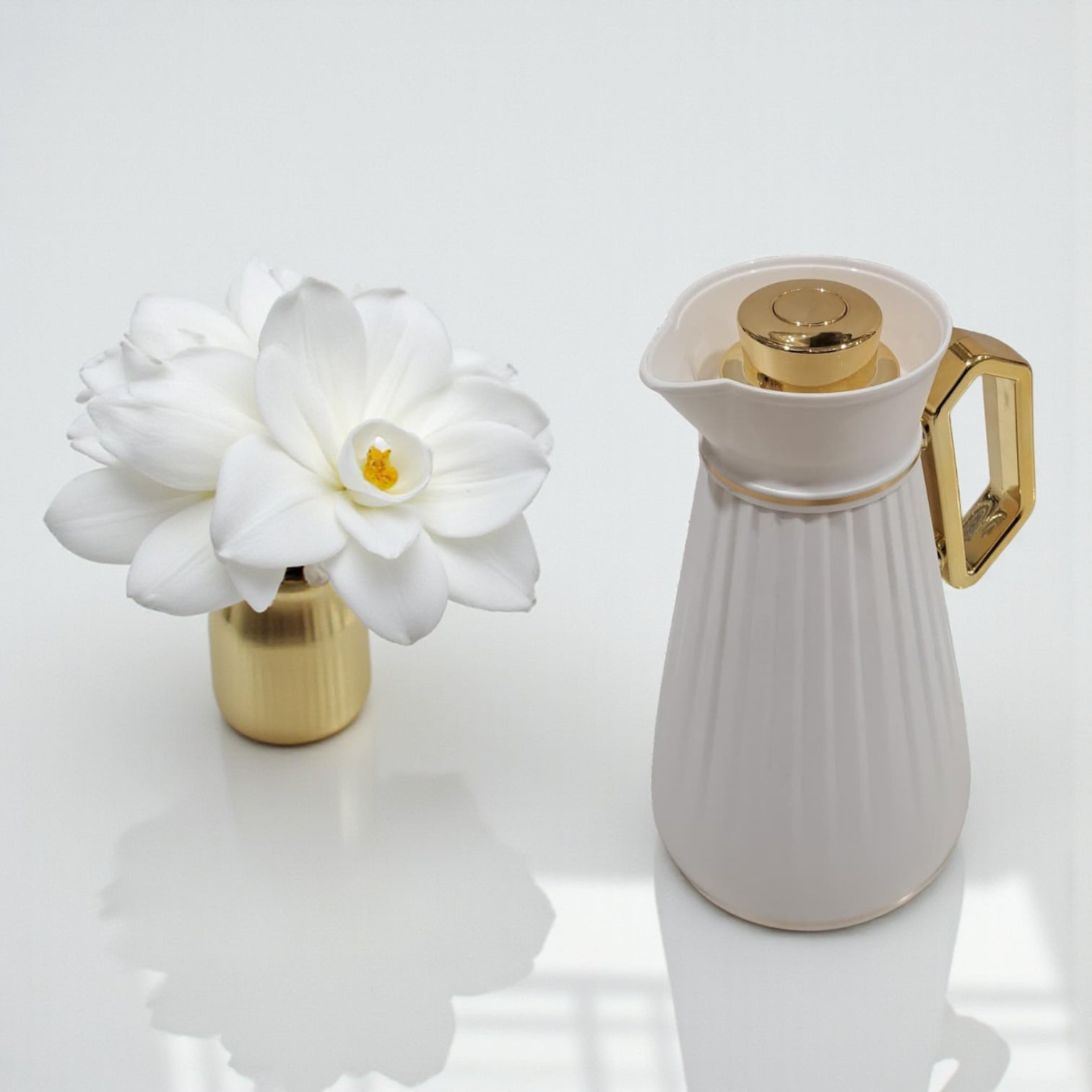 Germax Vacuum Flask Set – Soft white & Gold| Elegant Dual Flask Set for Coffee & Tea 1.0L | Premium Insulated Design for Long-Lasting Heat Retention - Damoo