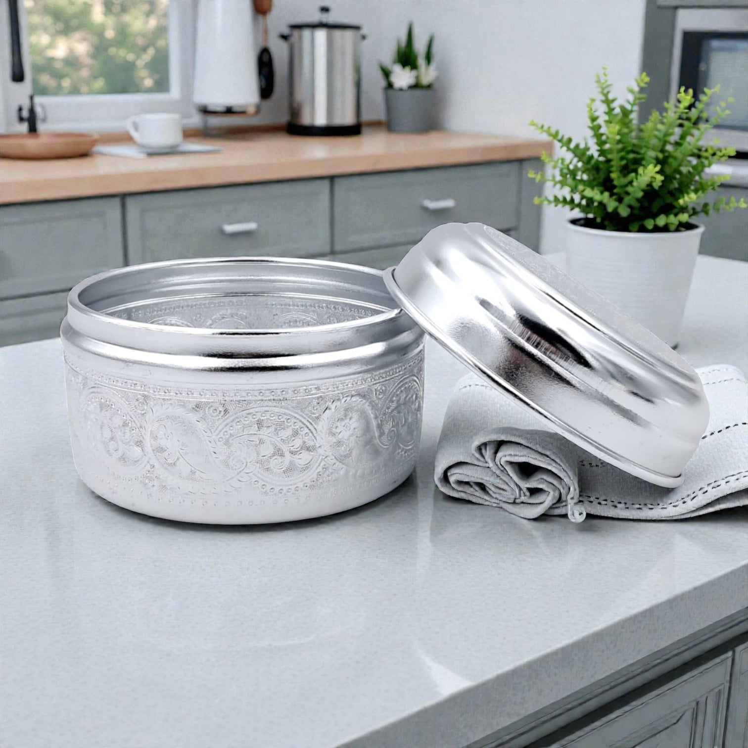 Aluminum Design Pet Urn – Small Steel Memorial Urn for Ashes | Durable Metal Pet Cremation Keepsake | Decorative Silver Urn Container (H9cm x W12cm x L13cm) - Damoo