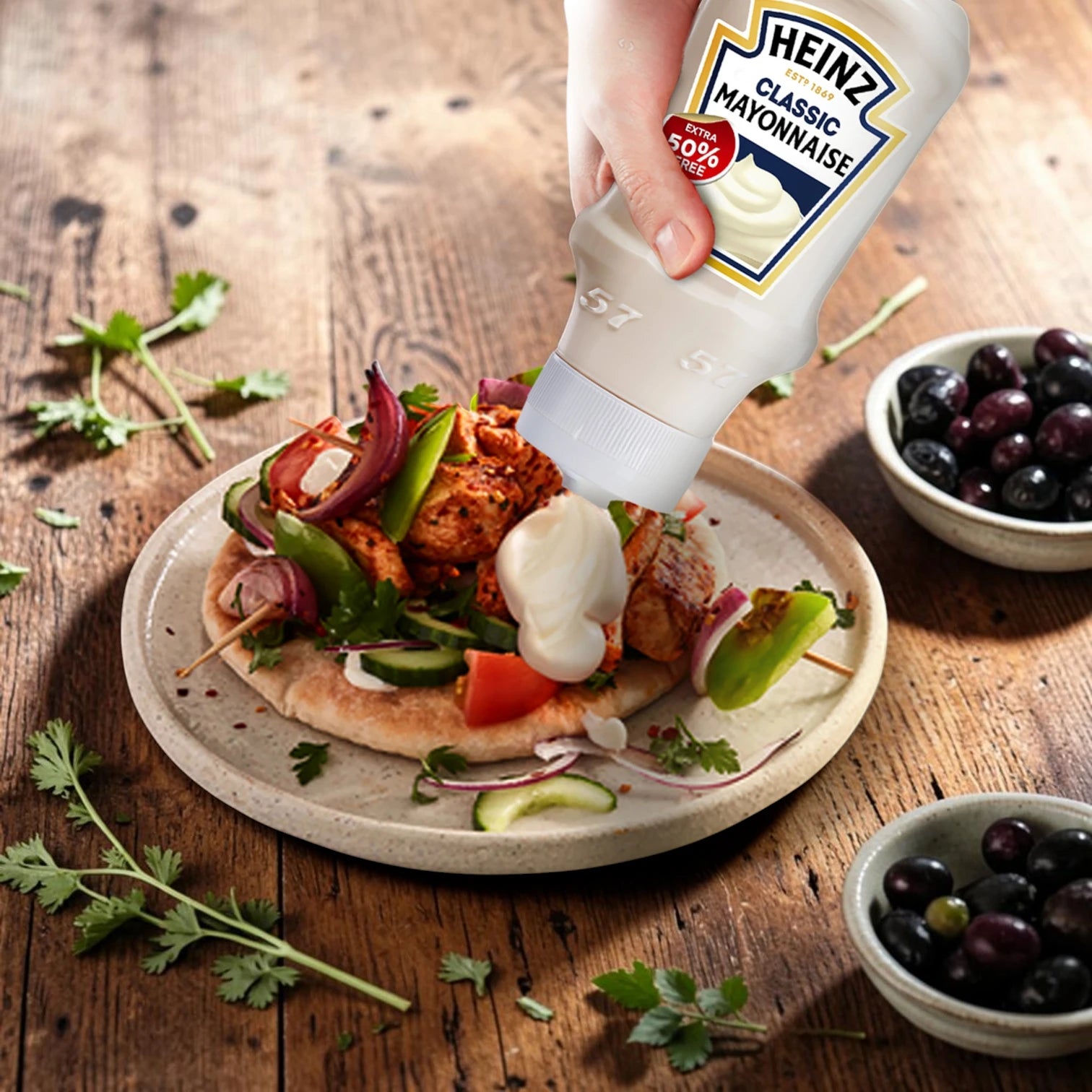 Heinz Creamy Classic Mayonnaise Top Down Squeezy Bottle 600ml, Rich Smooth Mayo Spread, Dip for Sandwiches Burgers Fries & Salads - Damoo