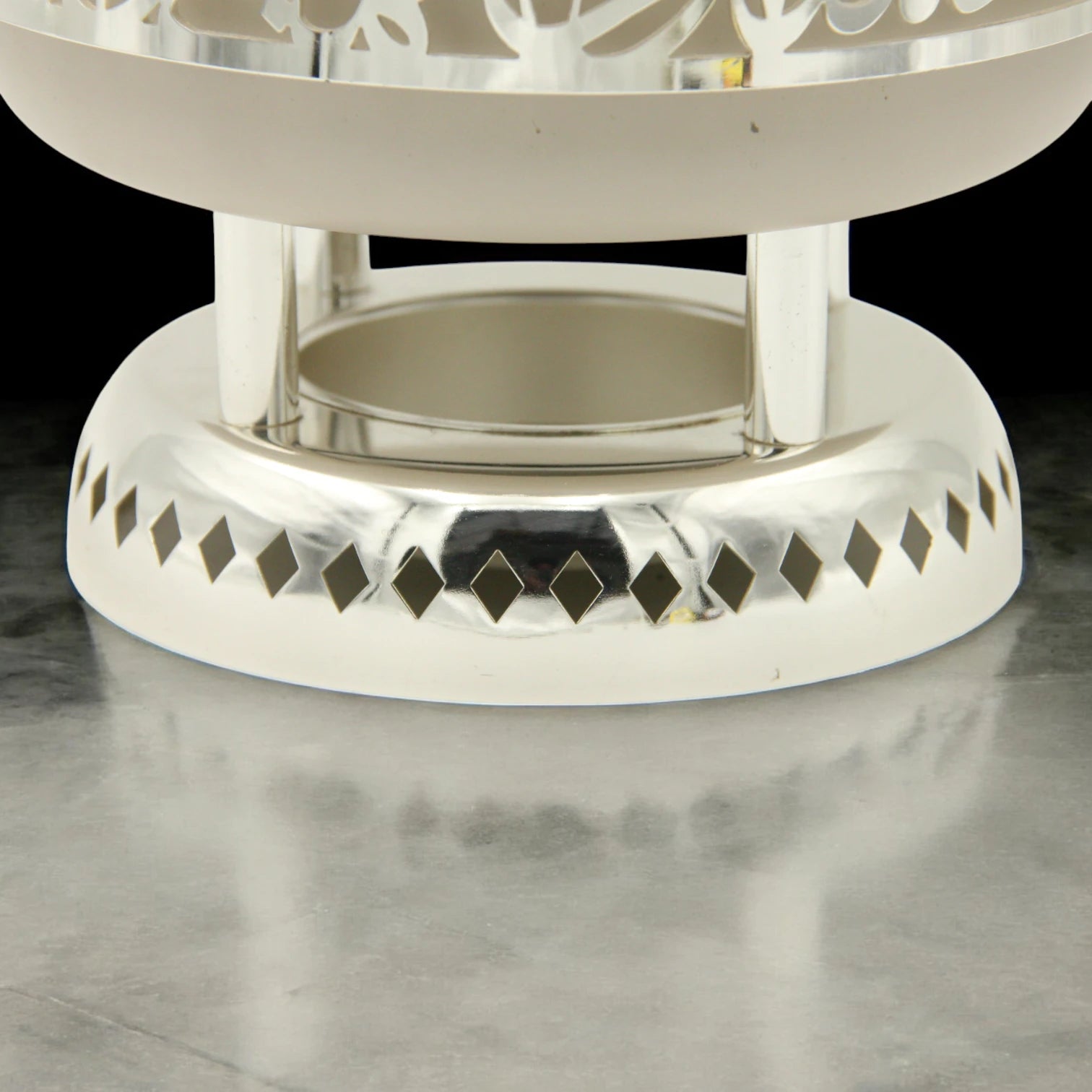 Otantik Luxury Arabic Serving Buffet Dish with Lid & Stand 2.5 Liters – Insulated Food Warmer with Silver Arabic Calligraphy Design – Elegant Bone China & Stainless Steel Thermal Chafing Dish for Majlis & Events - Jiwar Collection - Damoo