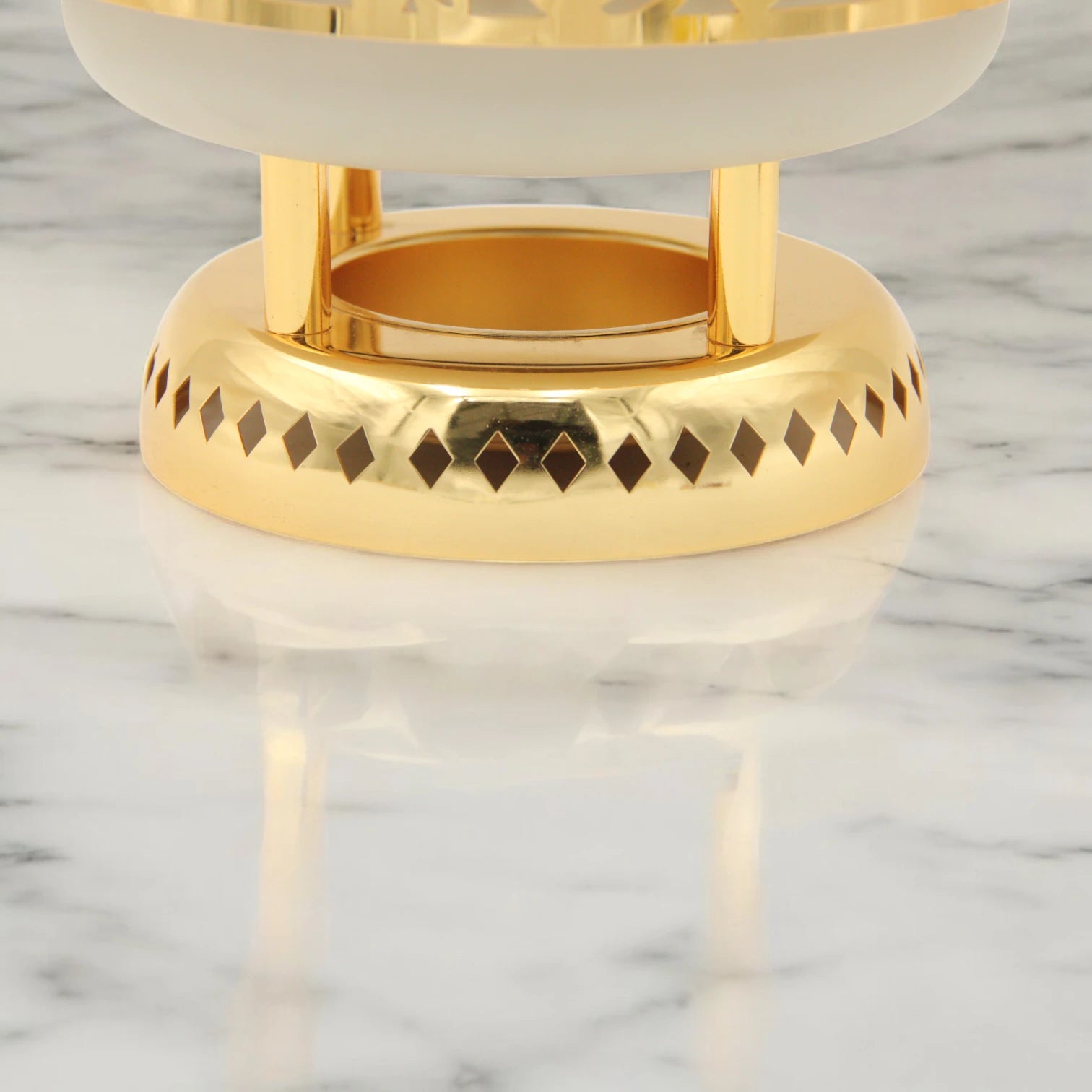 Otantik Luxury Arabic Serving Buffet Dish with Lid & Stand 2.5 Liters – Insulated Food Warmer with Silver Arabic Calligraphy Design – Elegant Bone China & Stainless Steel Thermal Chafing Dish for Majlis & Events - Jiwar Collection - Damoo