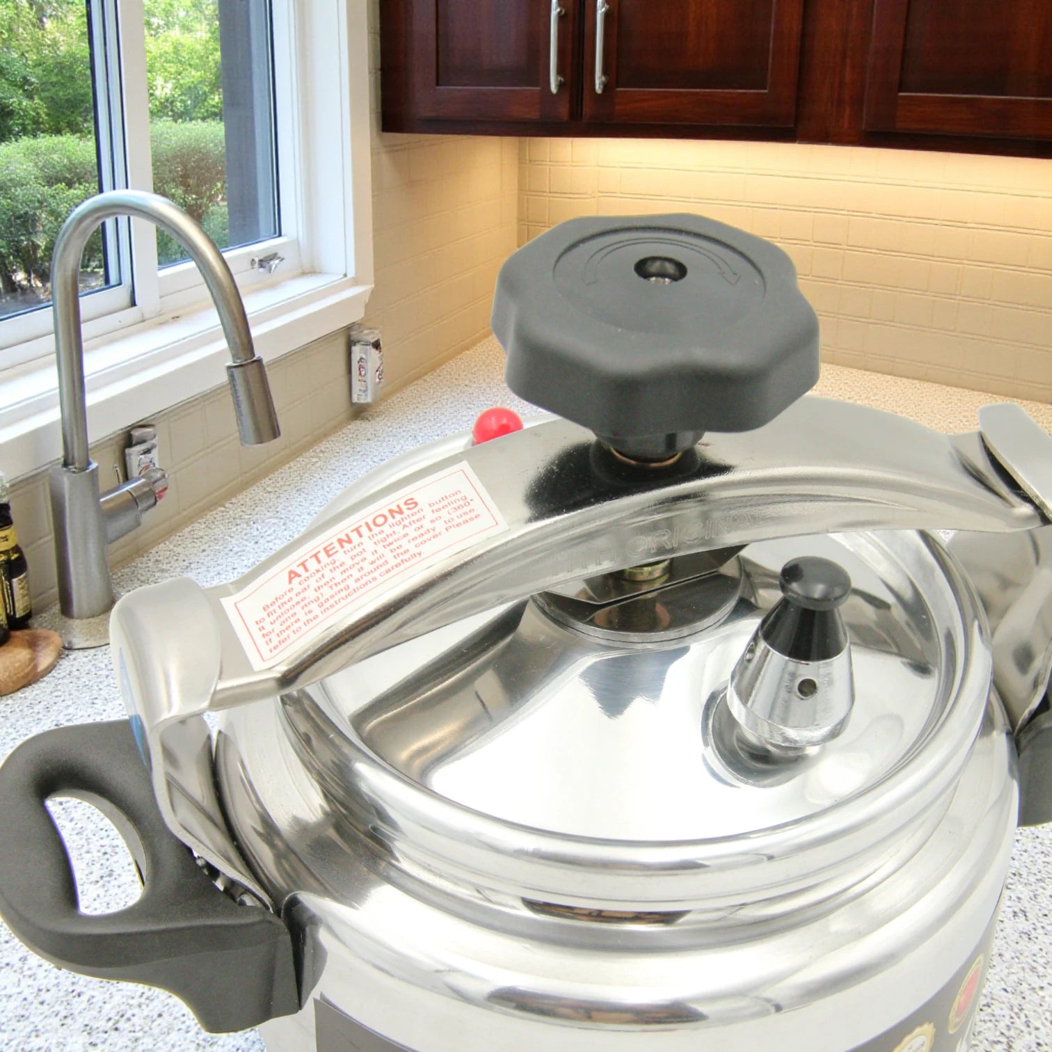 HTH Pressure Cooker – High-Grade Aluminium Alloy, Available in 15 Litres & 3 Litres, Durable Family Size Cooking Pot with Secure Locking Lid, Fast & Efficient Cooking - Damoo