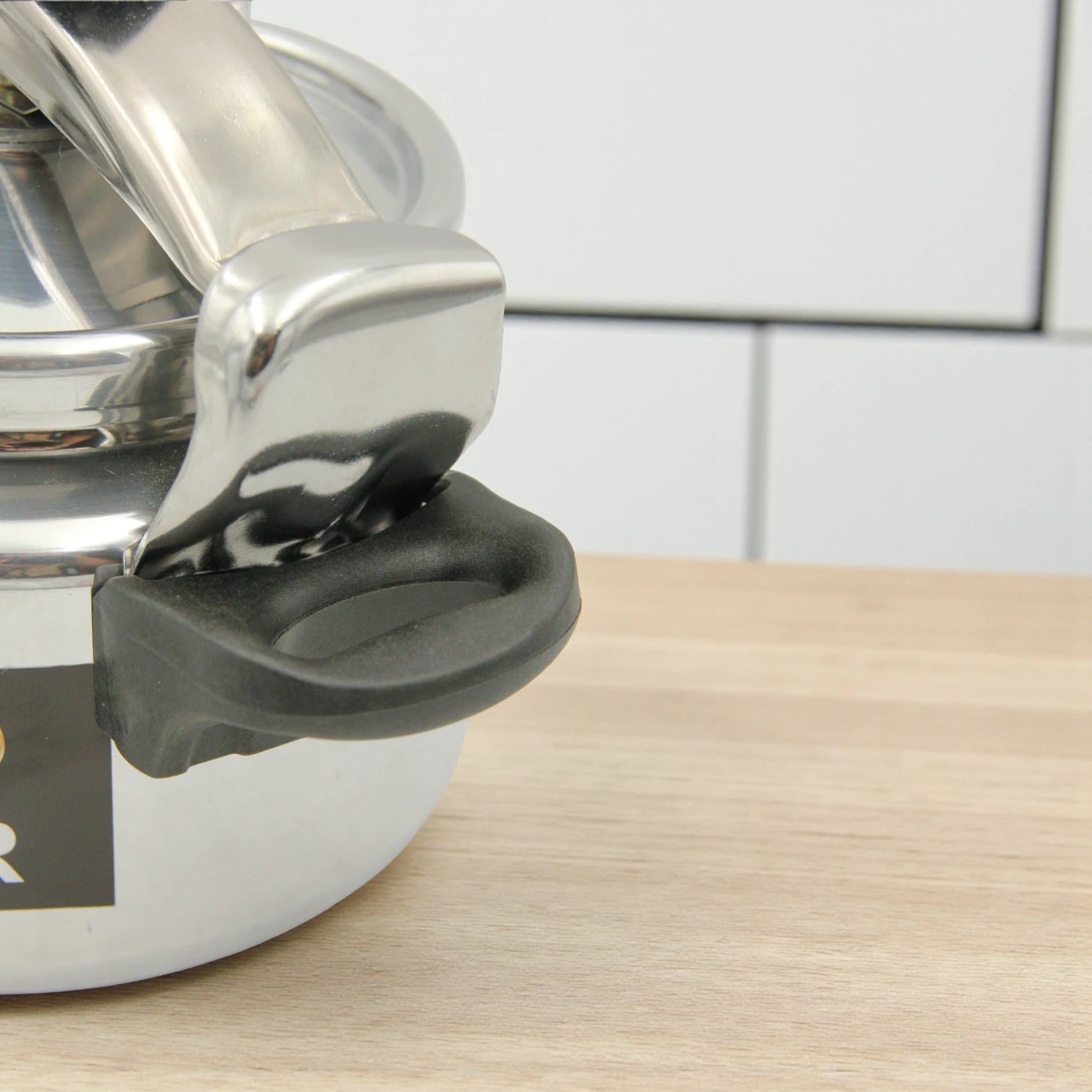 HTH Pressure Cooker – High-Grade Aluminium Alloy, Available in 15 Litres & 3 Litres, Durable Family Size Cooking Pot with Secure Locking Lid, Fast & Efficient Cooking - Damoo