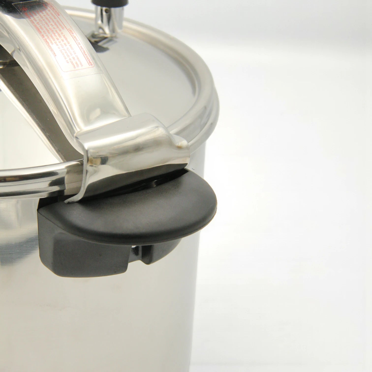 Magefesa Star 12 Fast Pressure Cooker – 12.7 Qt Stainless Steel High-Capacity Cooking Pot with Secure Locking Lid, 2-Piece Set, Durable & Efficient Kitchen Essential - Damoo