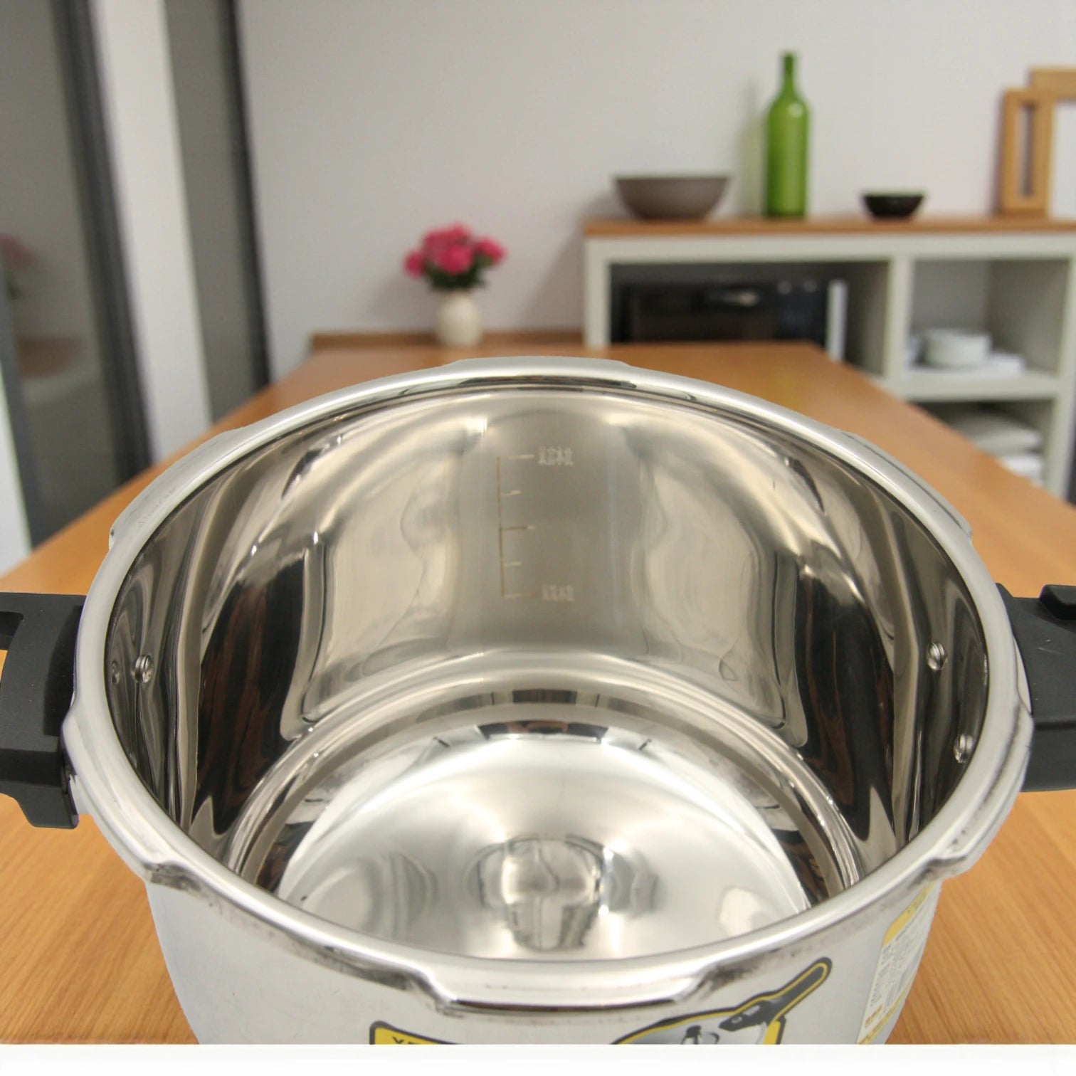 VSNOON Stainless Steel Pressure Cooker 5 Litres (22cm) – Durable Kitchenware Cooking Pot with Safety Lock Lid, Fast & Efficient Cooking, Made in China - Damoo