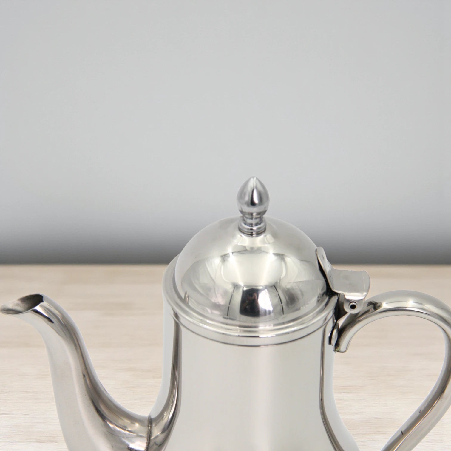 HTH Stainless Steel Tea & Coffee Pot – Classic Polished Serveware Kettle with Long Spout & Sturdy Handle, Durable Kitchen & Dining Essential - Damoo