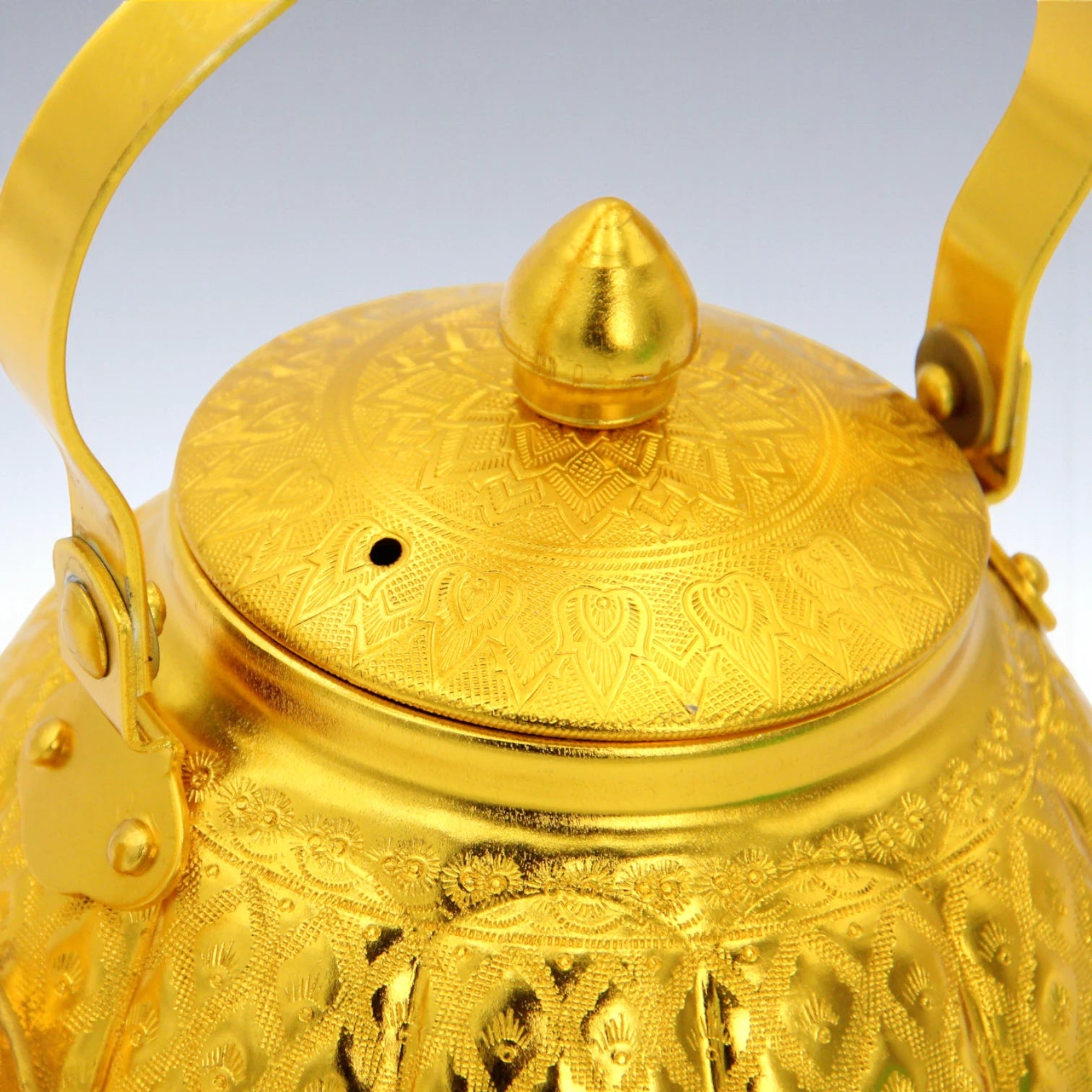 غلاية شاي عربية ذهبية أنيقة من دامو - إبريق شاي معدني عتيق على طراز دلة مع غطاء - ديكوري وعملي - سعة 1 لتر  
