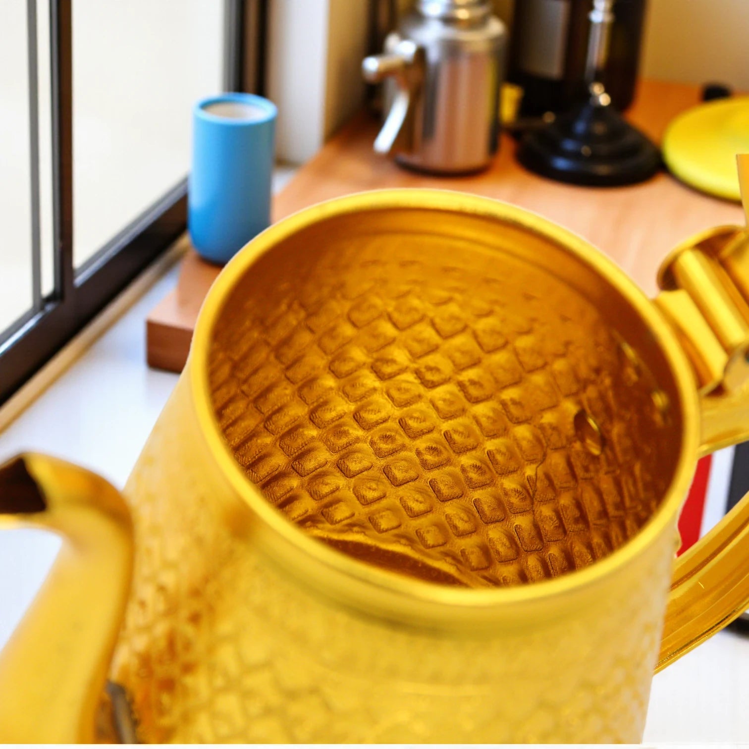 Elegant Arabic Coffee Pot – Traditional Golden Dallah for Serving Arabic Qahwa & Tea, Ornate Design, Durable Metal Construction, Hinged Lid & Easy Grip Handle – Perfect for Home, Majlis, Restaurants & Gifting - Damoo