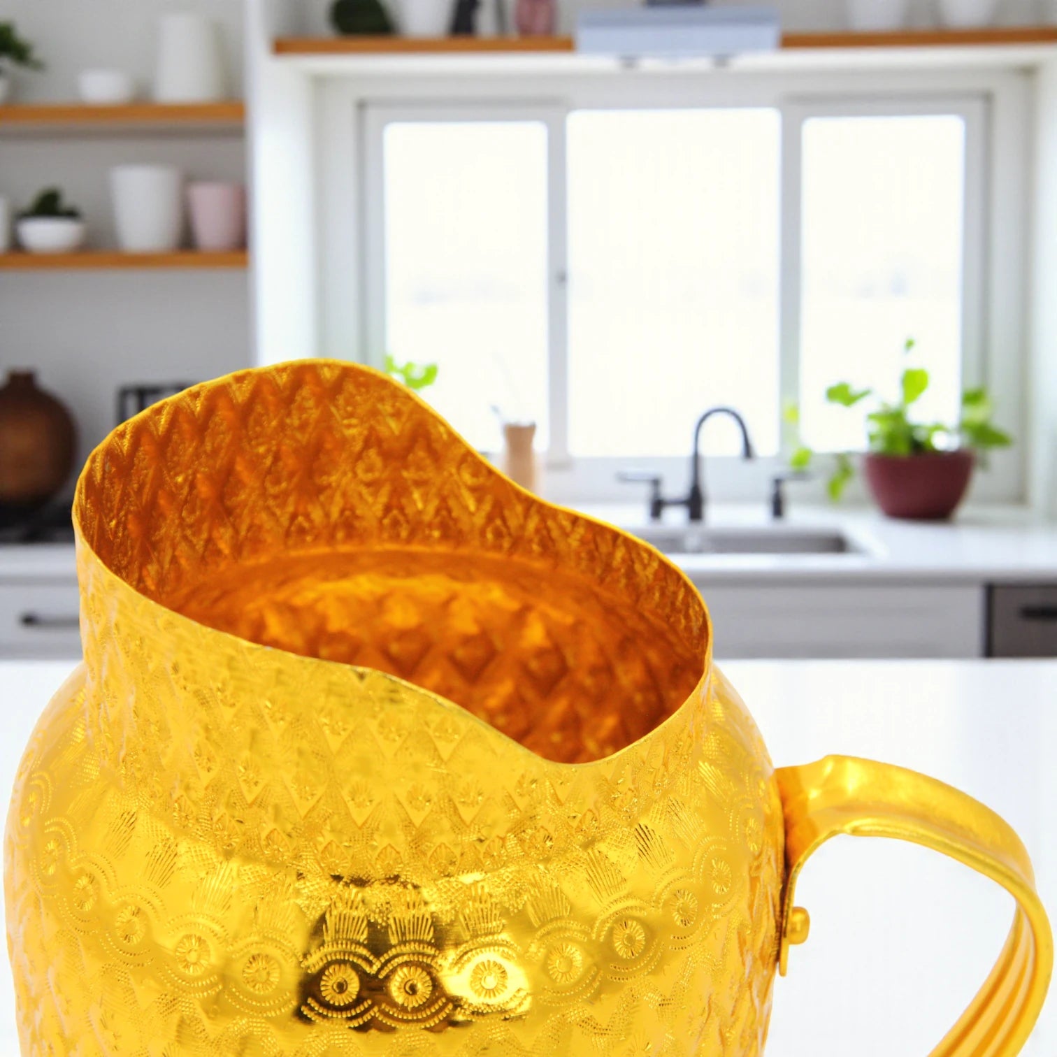 Traditional Arabic Water Jug – Hammered Embossed Design, Durable Lightweight Metal Pitcher with Handle – Available in Silver & Gold – Ideal for Serving Water, Juice & Beverages - Damoo