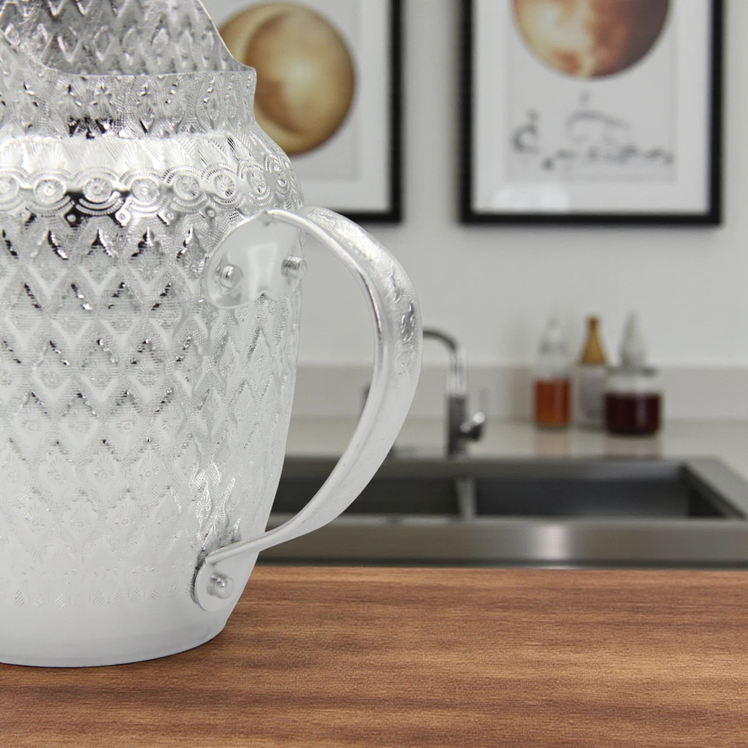 Traditional Arabic Water Jug – Hammered Embossed Design, Durable Lightweight Metal Pitcher with Handle – Available in Silver & Gold – Ideal for Serving Water, Juice & Beverages - Damoo
