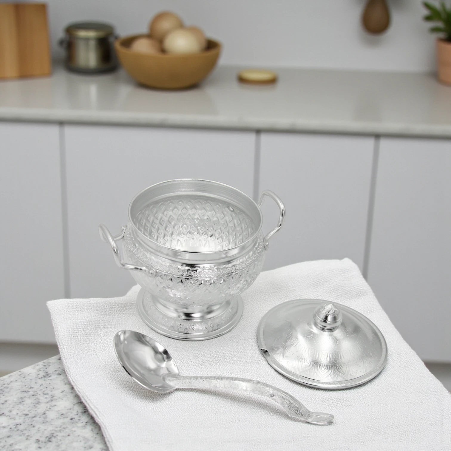 Damoo Traditional Silver Soup Pot with Spoon & Lid – Decorative Hammered Design, 18cm Diameter, Durable Lightweight Aluminum – Ideal for Serving Soup, Stew & Curry (3-Piece Set) - Damoo