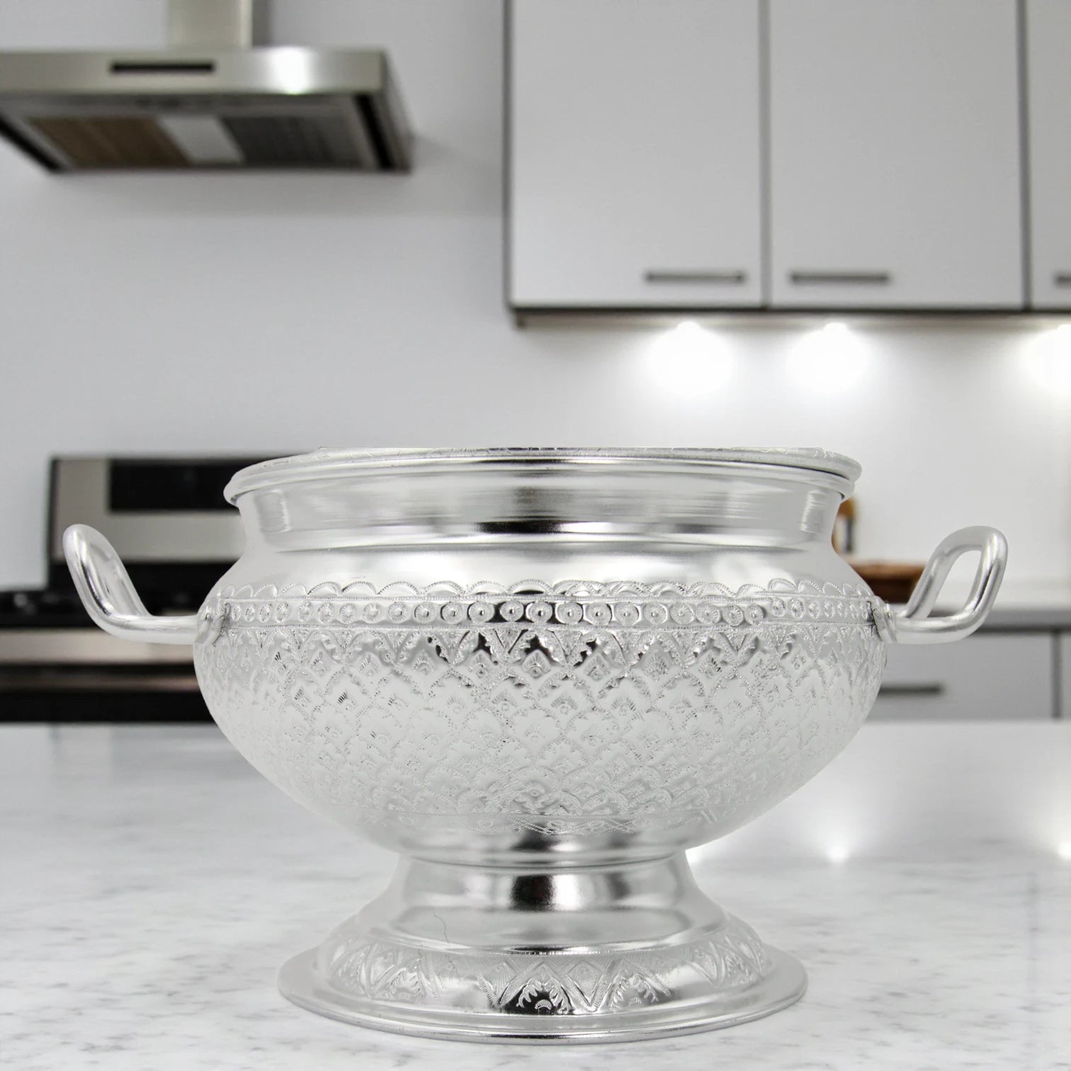 Damoo Traditional Silver Soup Serving Pot with Lid & Spoon – 27.5cm Long – Intricately Engraved Aluminum – Arabic Style Cookware for Soup, Curry & Stew - Damoo