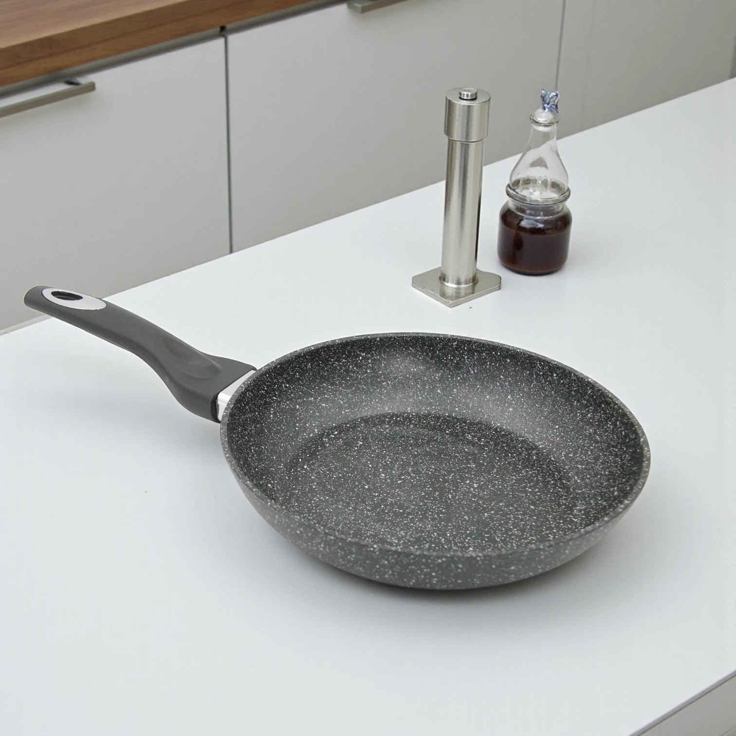 Baroly Stone Style Non-Stick Frying Pan Set | 3-Piece Cookware with Reinforced Mineral Coating | PFOA & Nickel Free | Works on All Stovetops (20cm, 24cm, 28cm) - Damoo