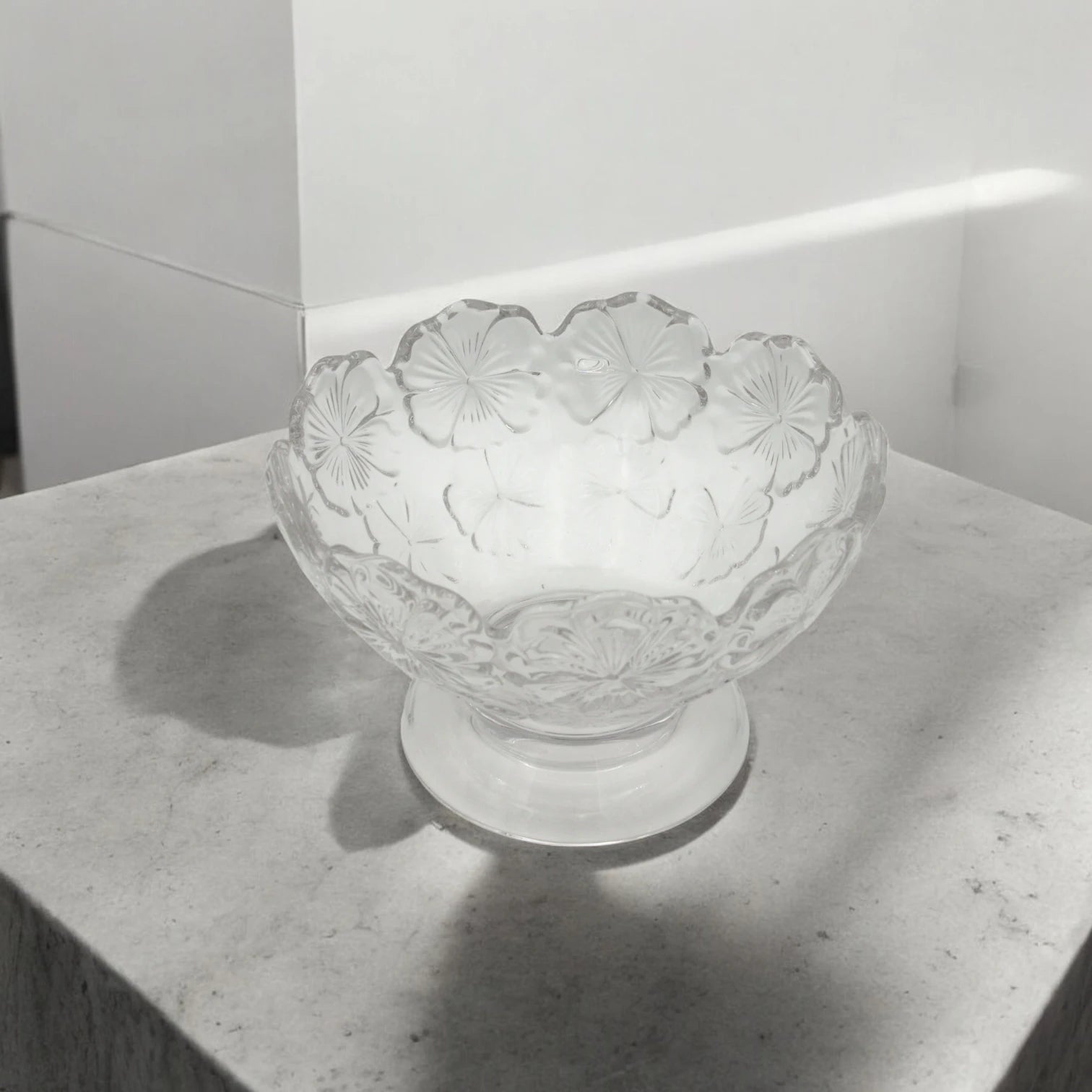 Bloom Crystal Candy Bowl – Exquisite Men’s Serving Piece with Brilliant Cut Design – Elegant Glassware for Chocolates, Nuts & Treats – Dishwasher Safe & Durable – Perfect Gift for Housewarming, Parties & Special Occasions – SUG1407A/G - Damoo