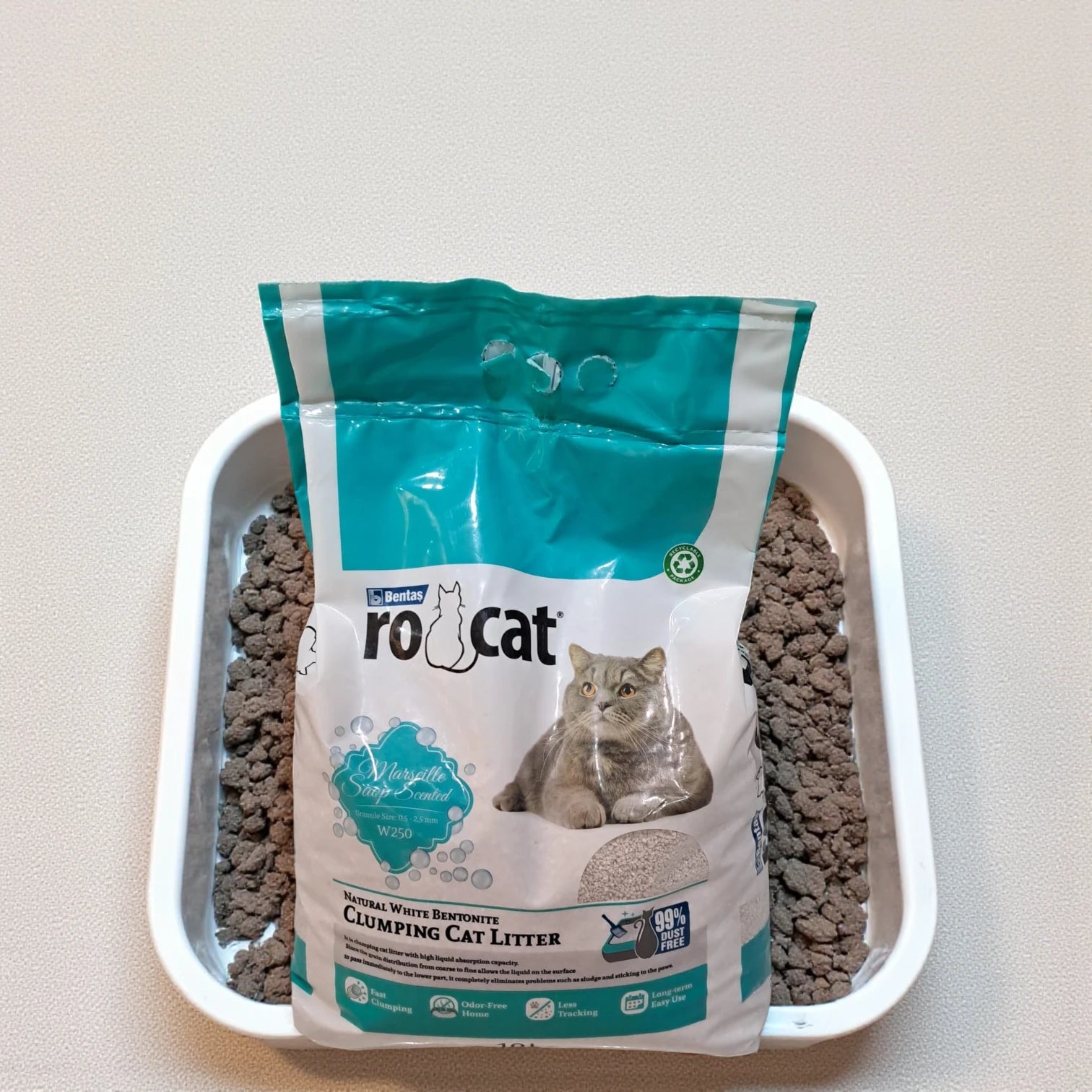 RoCat Baby Powder Scented Clumping Cat Litter – 10L | Natural White Bentonite | Dust-Free & Odor Control - Damoo