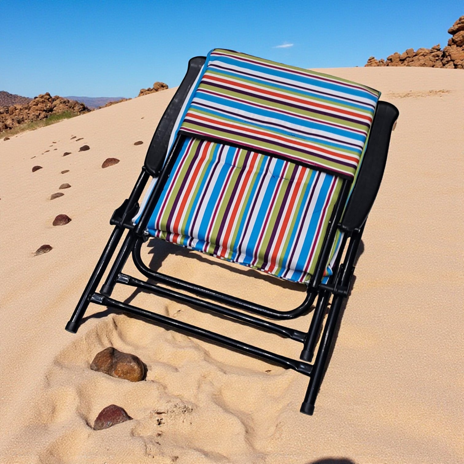 Foldable Camping Chair with Colorful Striped Cushion – Comfortable Outdoor Recliner with Armrests and Strong Steel Frame
