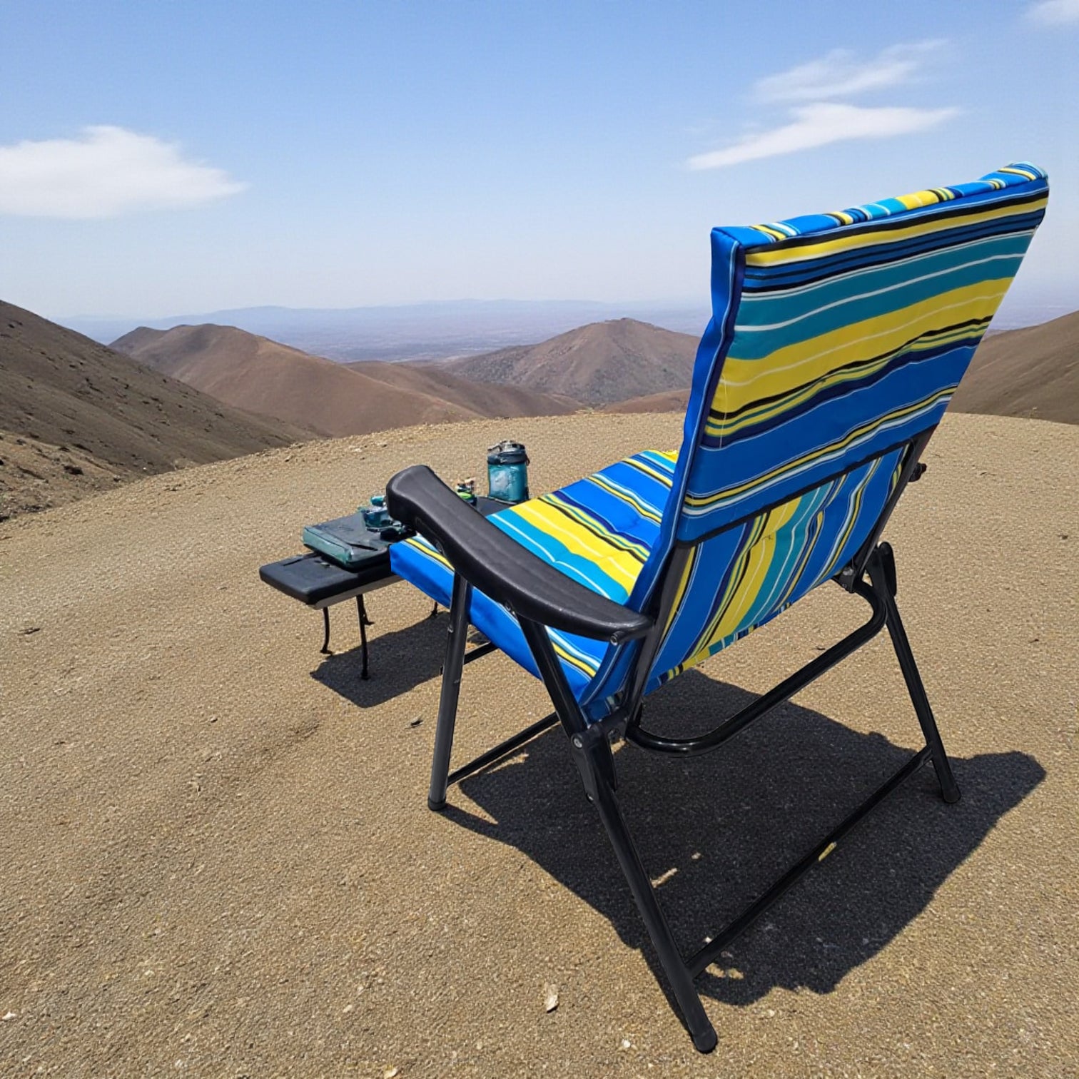 Folding Camping Chair with Blue Yellow Striped Cushion – Comfortable Outdoor Recliner with Padded Seat, Armrests, and Heavy-Duty Steel Frame