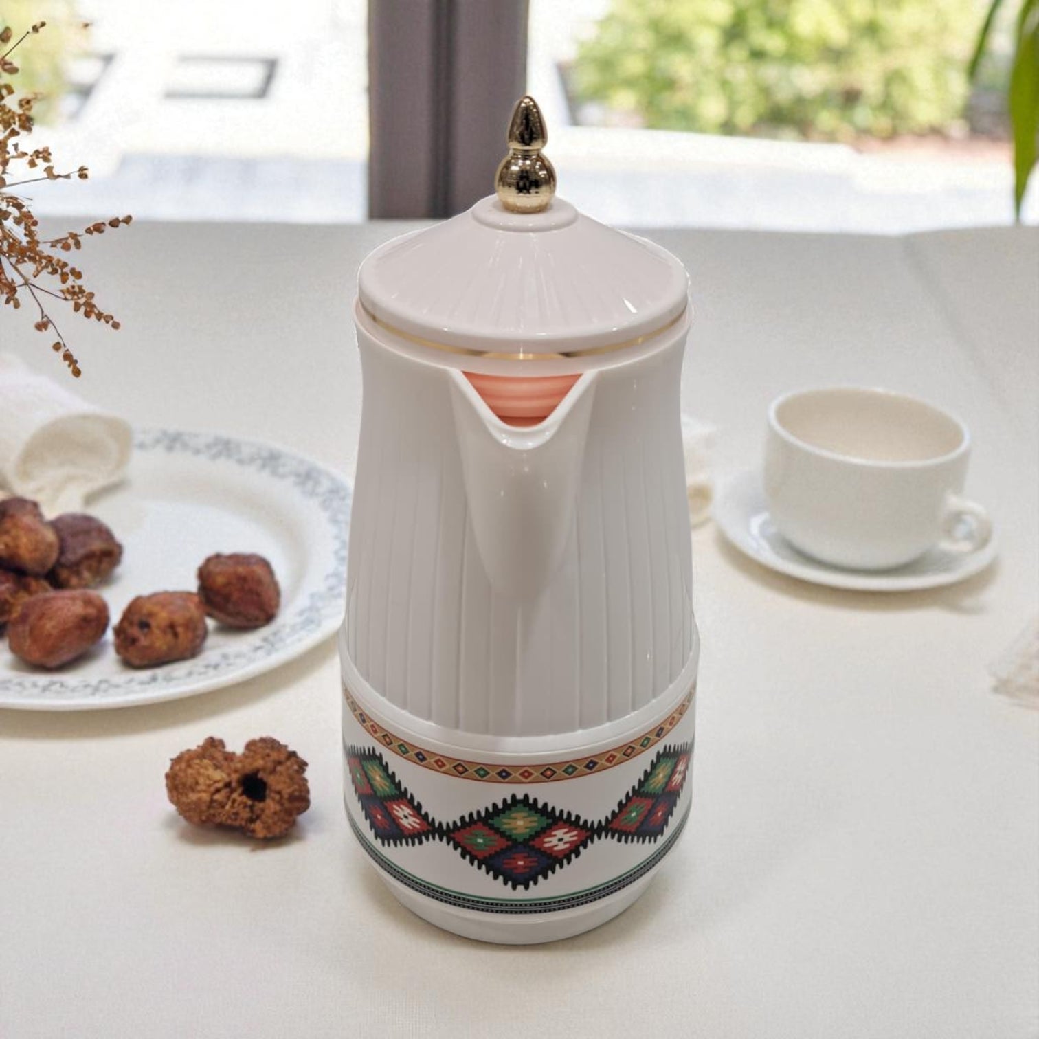 Arabic Pattern White Thermos 1.0L – Elegant Insulated Vacuum Flask with Golden Lid, Traditional Geometric Design, Long Heat & Cold Retention, and Comfortable Handle for Home or Majlis Use - Damoo