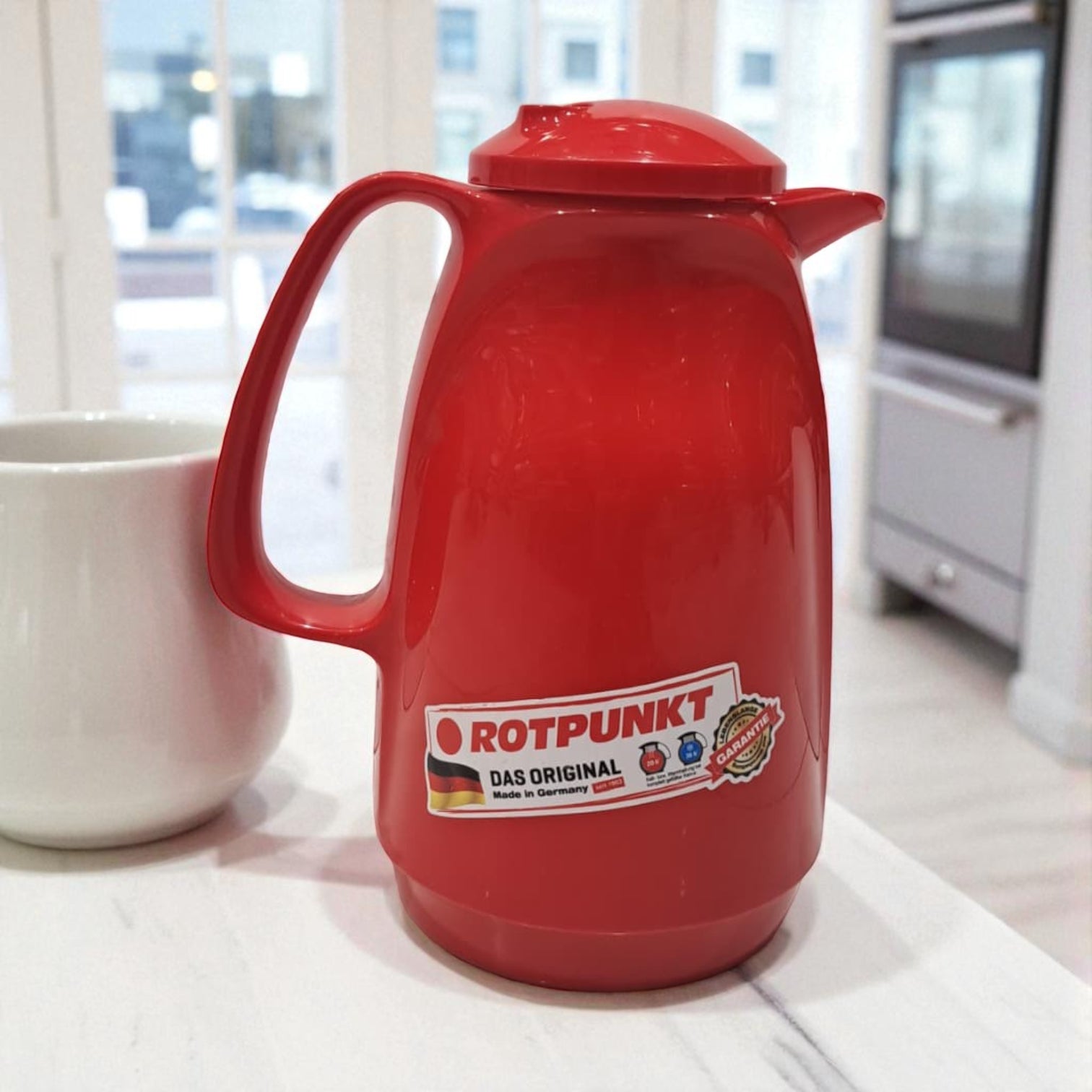 ROTPUNKT Red Insulated Thermos Jug 1.0L – Classic Double-Wall Vacuum Flask with Secure Lid, Durable Plastic Body, and Long-Lasting Heat & Cold Retention for Everyday Use - Damoo