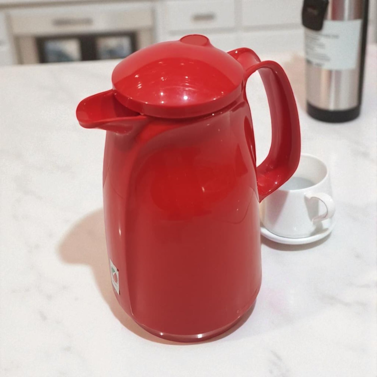 ROTPUNKT Red Insulated Thermos Jug 1.0L – Classic Double-Wall Vacuum Flask with Secure Lid, Durable Plastic Body, and Long-Lasting Heat & Cold Retention for Everyday Use - Damoo