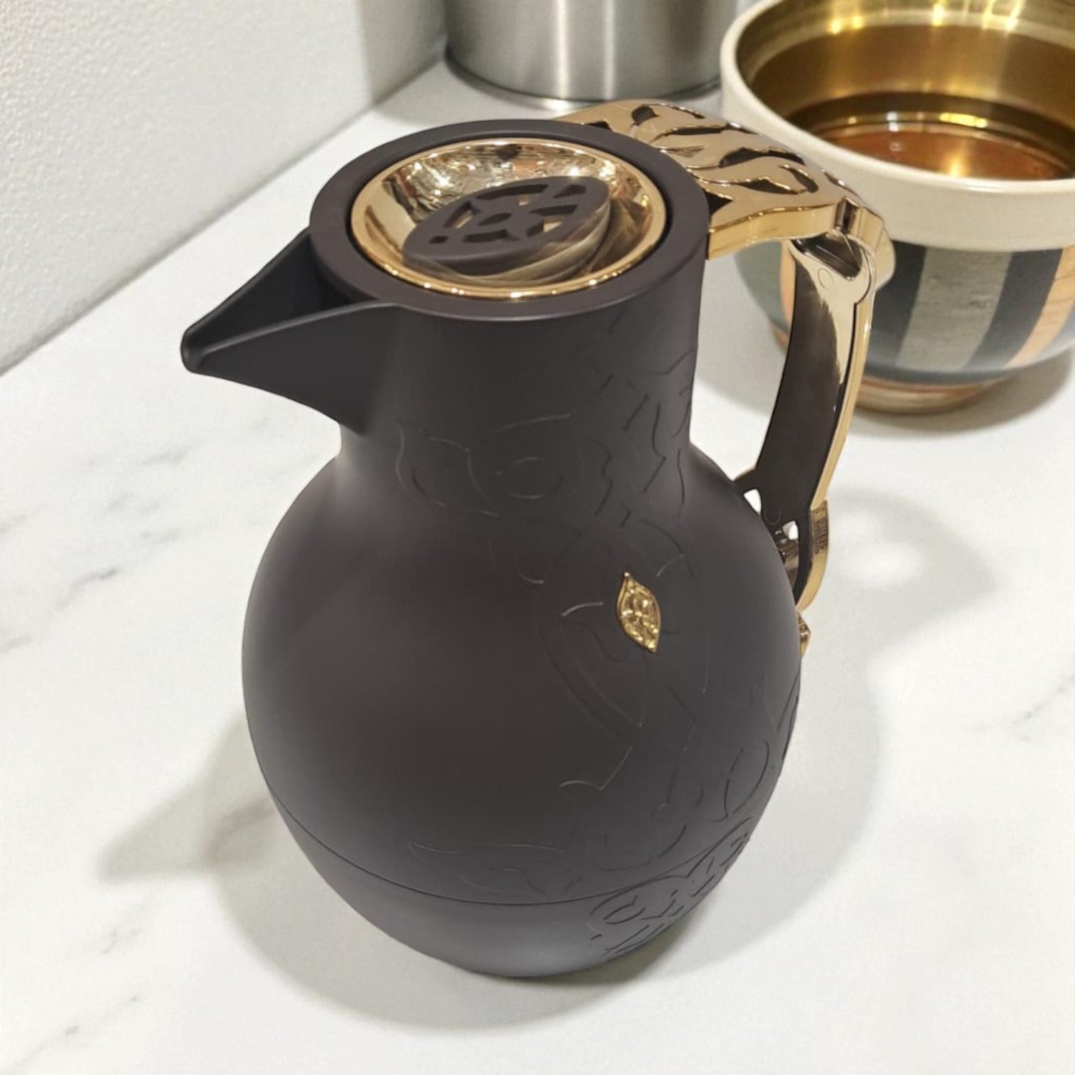 Otantik Luxury Thermos 1.0L – Elegant Arabic Style Double-Wall Insulated Flask with Ornate Golden & Silver Handle, Premium Design for Long Heat Retention, Available in different Colors, Ideal for Coffee, Tea & Majlis Use - Damoo