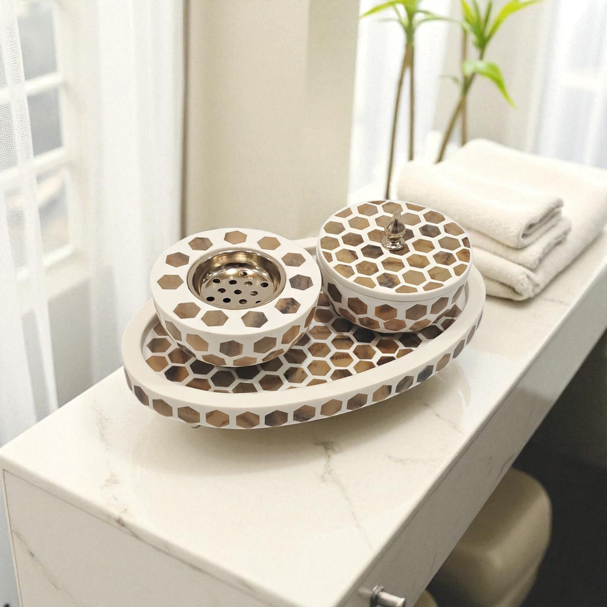 Luxury Hexagonal Mosaic Bukhoor & Mabkhara Set with Lid and Tray – Elegant Polyresin Home Fragrance Holder for Incense and Bakhoor Display - Damoo
