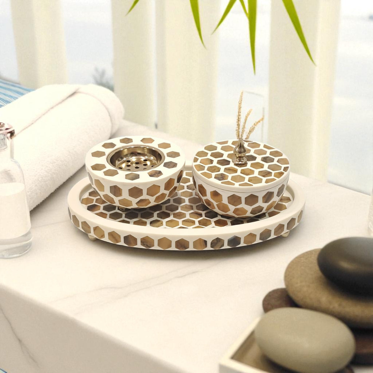 Luxury Hexagonal Mosaic Bukhoor & Mabkhara Set with Lid and Tray – Elegant Polyresin Home Fragrance Holder for Incense and Bakhoor Display - Damoo