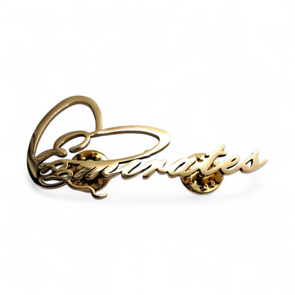 Emirates Script Metal Badge – Elegant Calligraphic Lapel Pin with Stylish Design for National Day, Flag Day, and Patriotic Celebrations