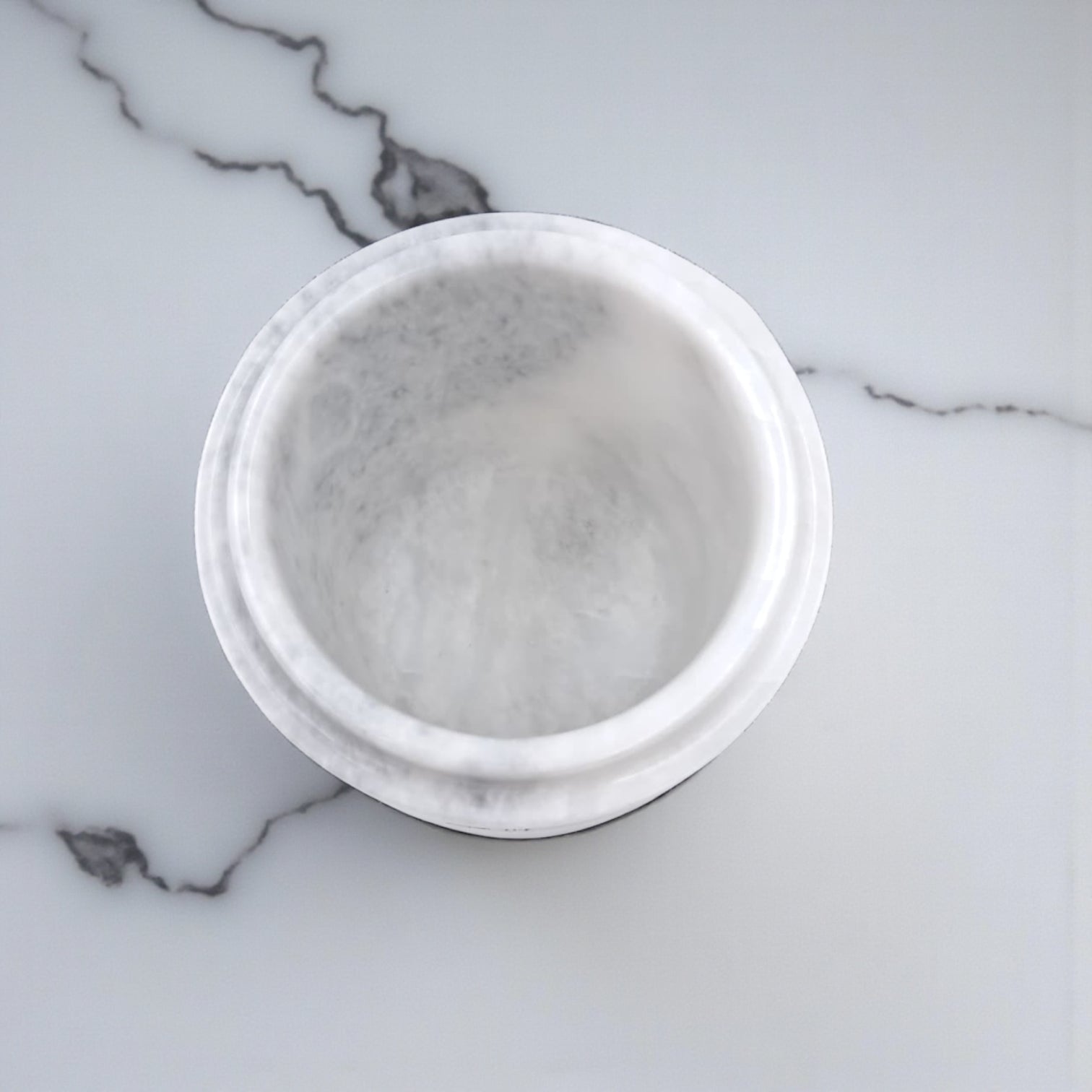 مرطبان رخامي فاخر للتخزين مع غطاء - علبة أسطوانية أنيقة لتنظيم بهارات المطبخ، ومستلزمات الحمام، والمجوهرات، وديكورات المنزل