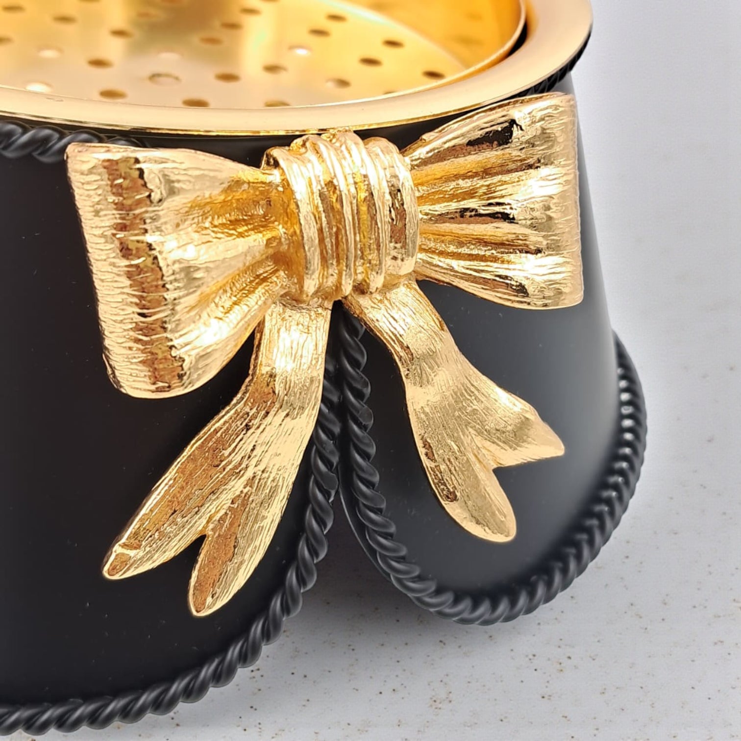 Palermo Luxury Decorative Bakhoor Burner Lamp – Elegant Home Incense Stand with Bow Design & Premium Craft Detailing - Damoo