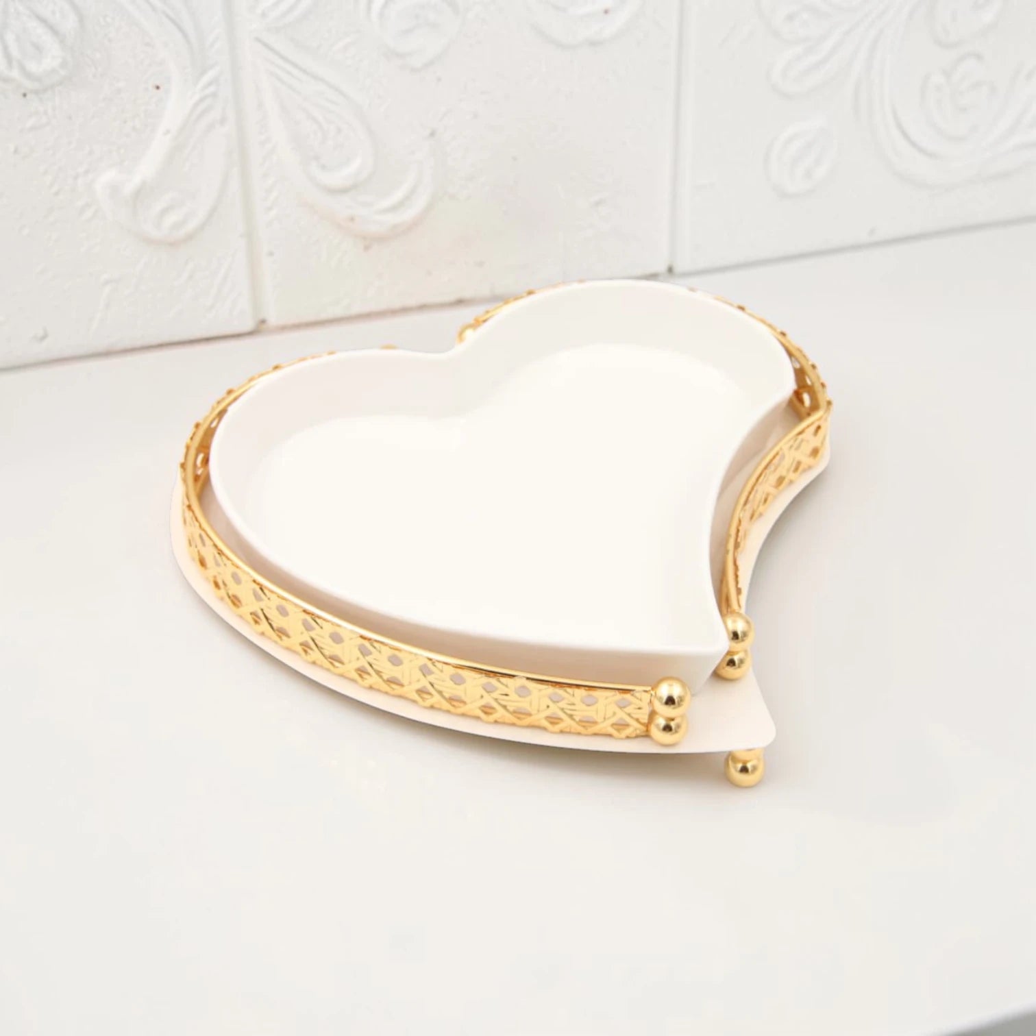 Al Habbai Heart Shaped Covered Serving Dish with Lid – Decorative Candy, Dates & Dessert Serving Bowl with Elegant Stand for Majlis, Home & Hospitality Table Presentation - Damoo