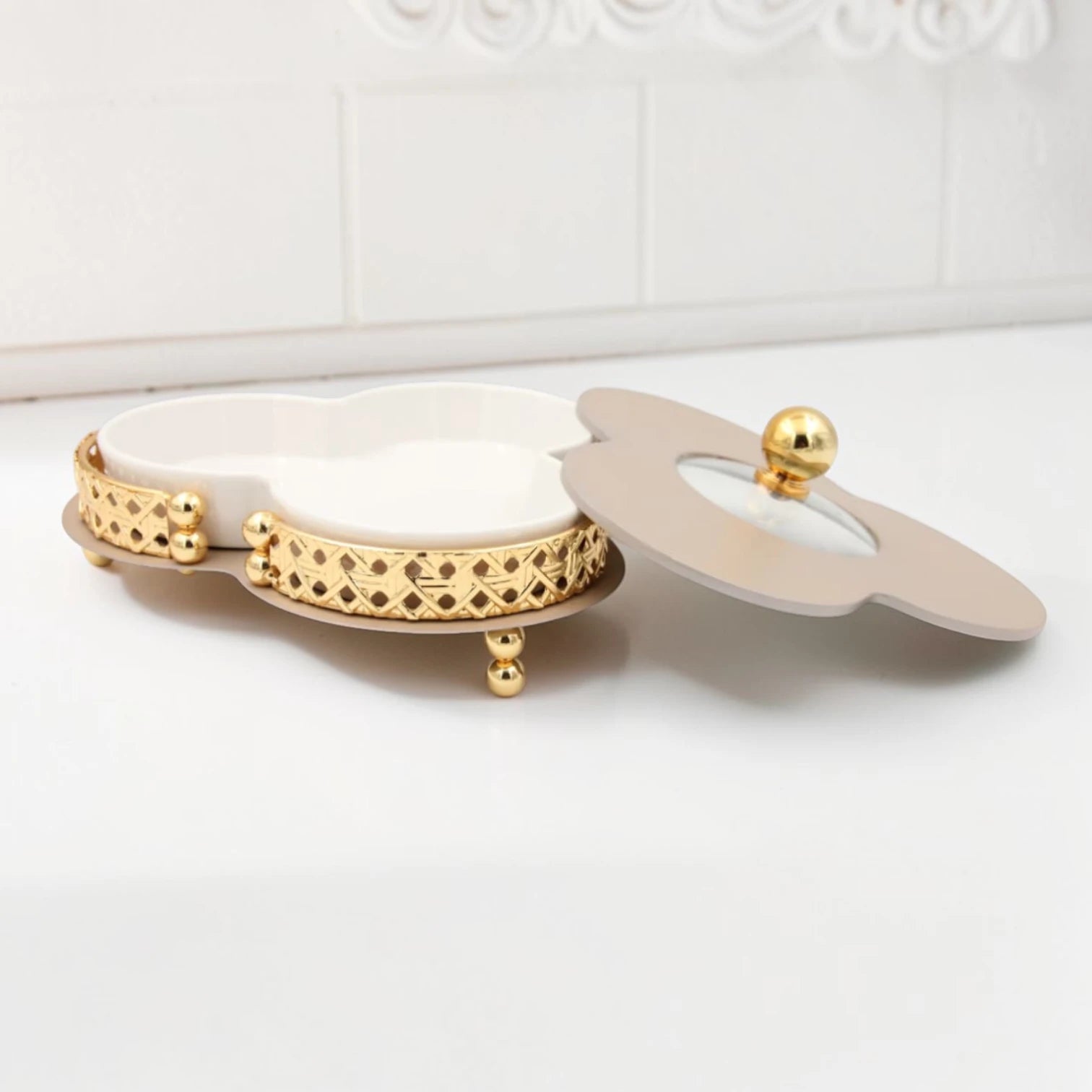 Al Habbai Clover Shaped Covered Serving Dish with Lid and Decorative Stand – Candy, Dates & Dessert Serving Bowl for Majlis and Hospitality - Damoo