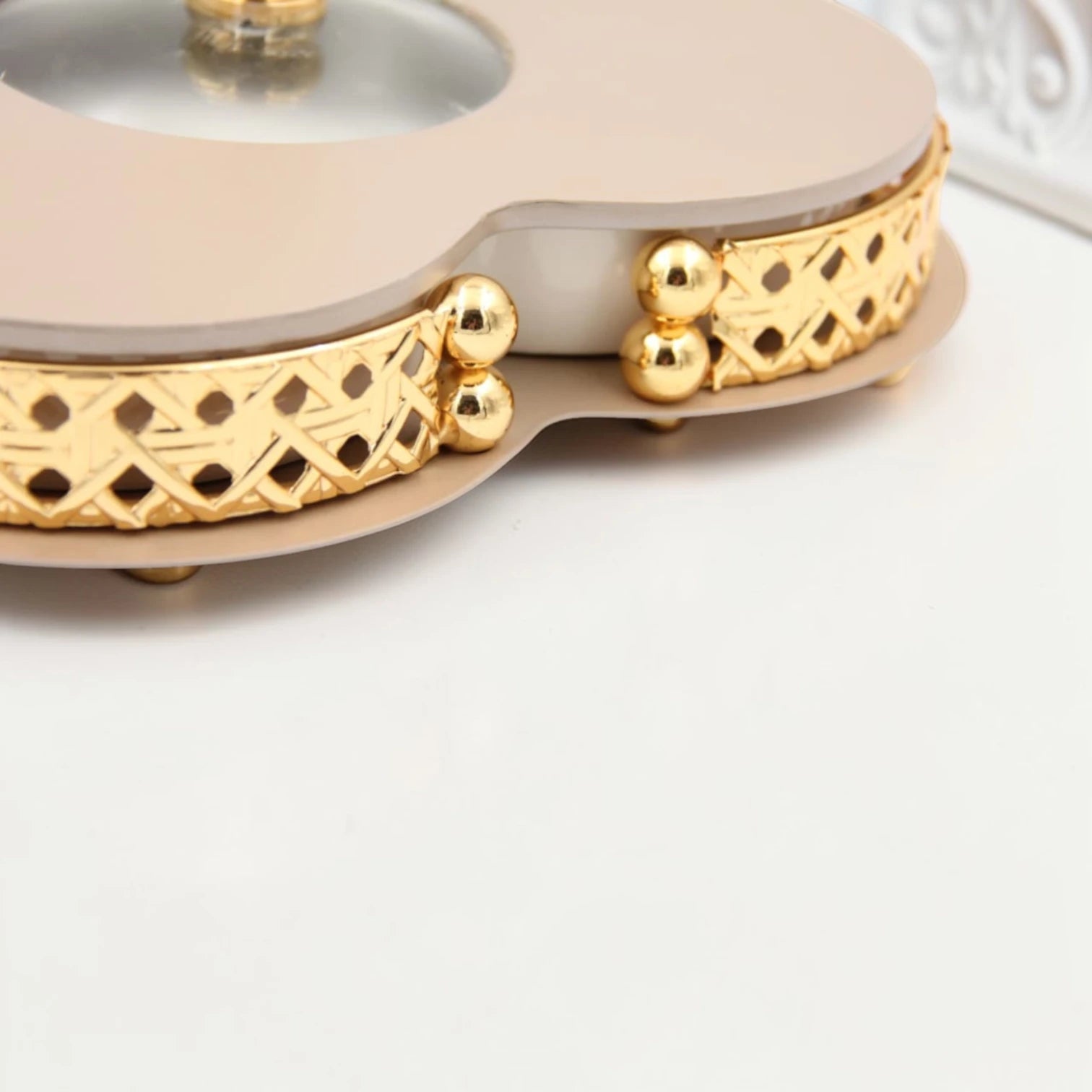 Al Habbai Clover Shaped Covered Serving Dish with Lid and Decorative Stand – Candy, Dates & Dessert Serving Bowl for Majlis and Hospitality - Damoo