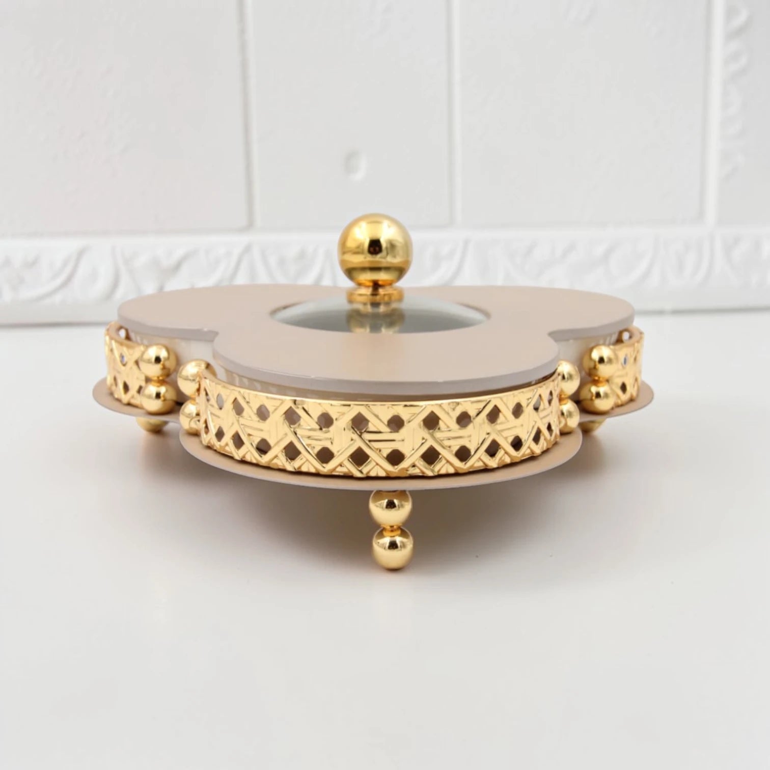 Al Habbai Clover Shaped Covered Serving Dish with Lid and Decorative Stand – Candy, Dates & Dessert Serving Bowl for Majlis and Hospitality - Damoo