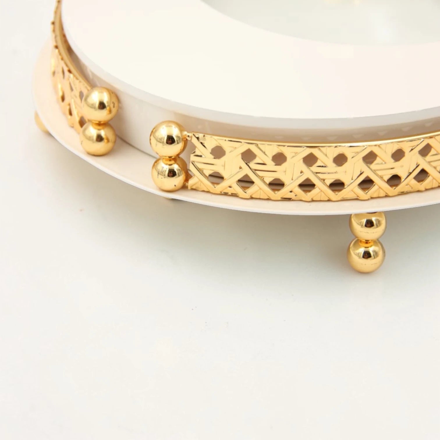 Al Habbai Oval Covered Serving Dish with Lid and Decorative Stand – Elegant Dessert, Dates & Candy Serving Tray for Majlis and Hospitality - Damoo