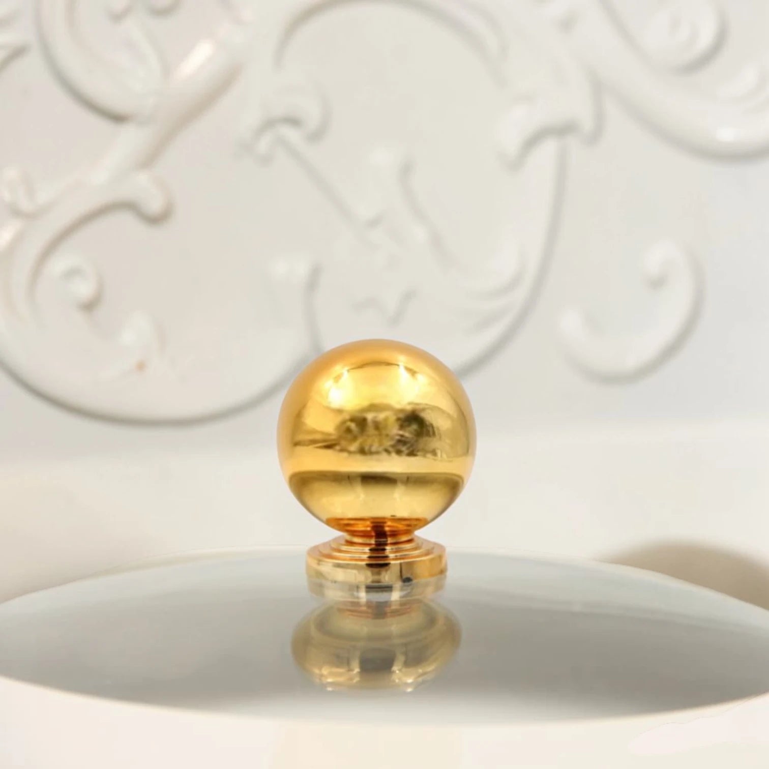Al Habbai Oval Covered Serving Dish with Lid and Decorative Stand – Elegant Dessert, Dates & Candy Serving Tray for Majlis and Hospitality - Damoo