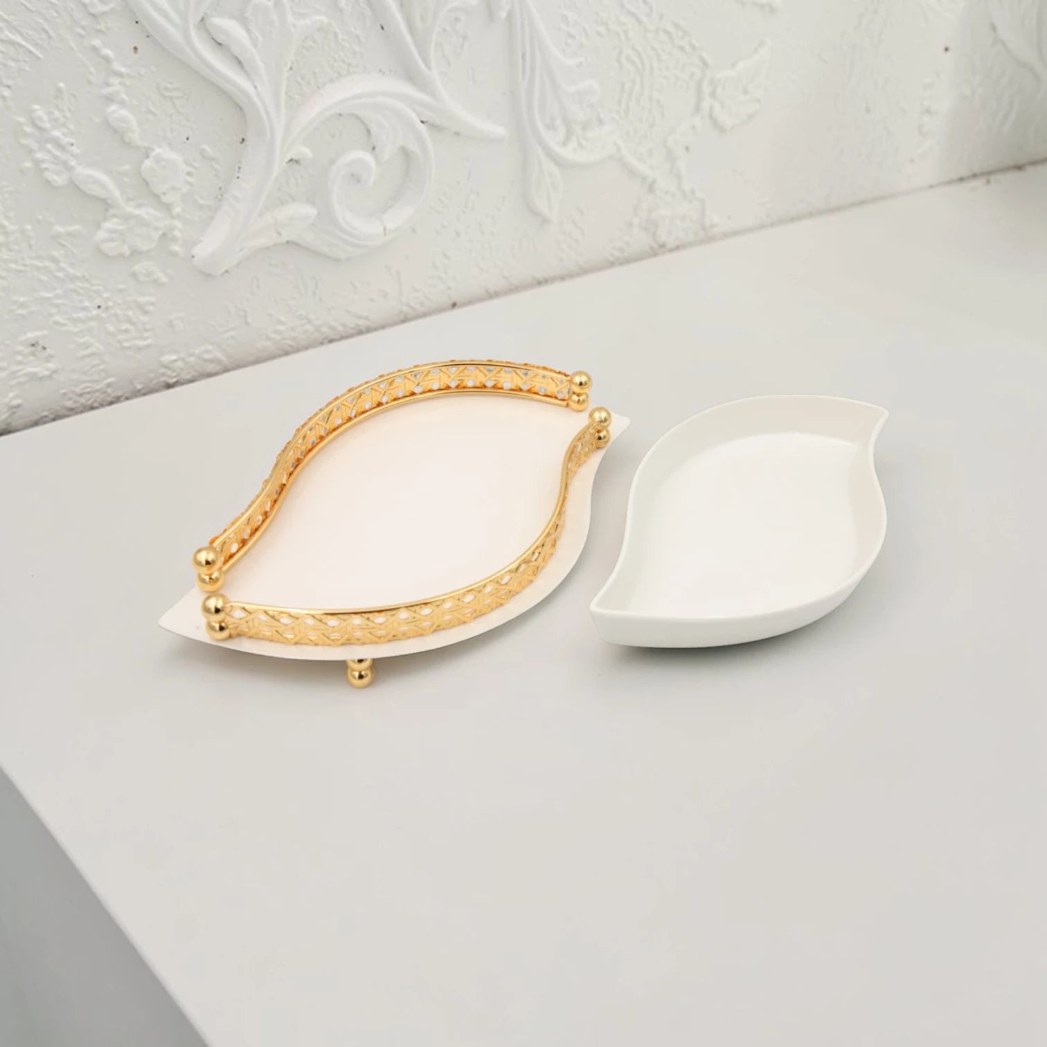 Al Habbai Leaf Shape Covered Serving Dish with Decorative Stand – Elegant Dates, Dessert & Candy Serving Bowl for Majlis Hospitality - Damoo