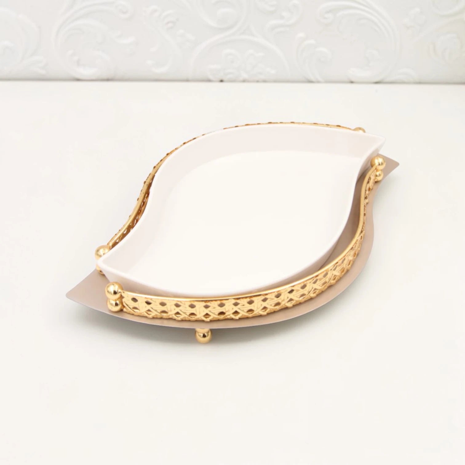 Al Habbai Large Leaf Shape Covered Serving Dish with Decorative Stand – Elegant Dates, Dessert, Candy & Snack Bowl for Majlis Hospitality - Damoo