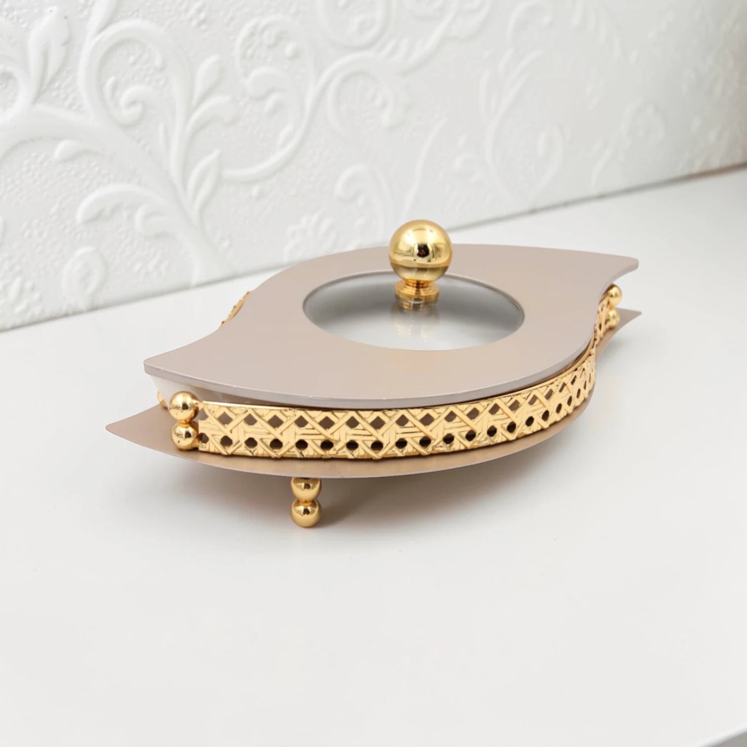 Al Habbai Large Leaf Shape Covered Serving Dish with Decorative Stand – Elegant Dates, Dessert, Candy & Snack Bowl for Majlis Hospitality - Damoo
