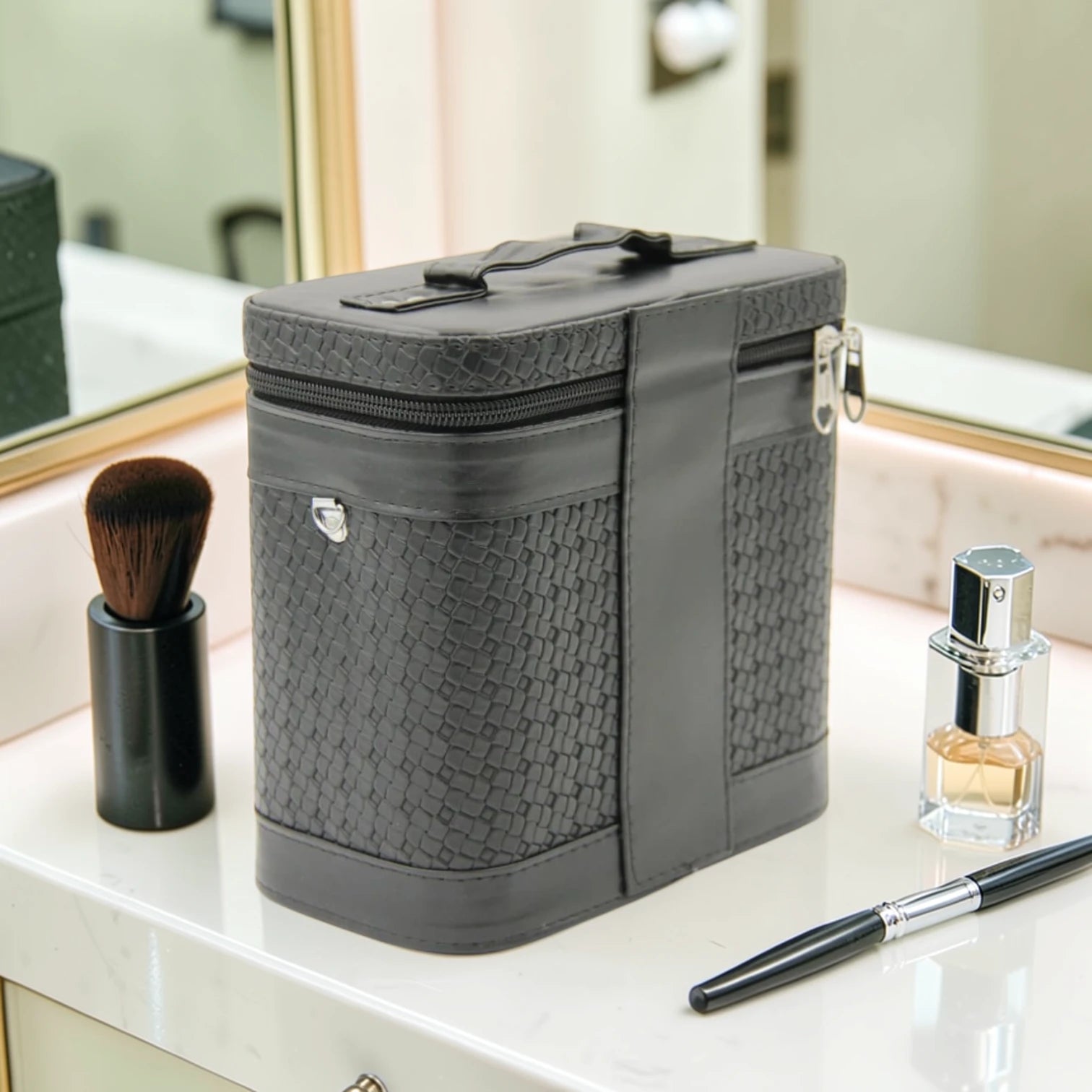 Luxury Portable Makeup Storage Box with Handle and Shoulder Strap – Large Cosmetic Organizer Case with Zipper Travel Beauty Bag (22x19x10.5cm) - Damoo
