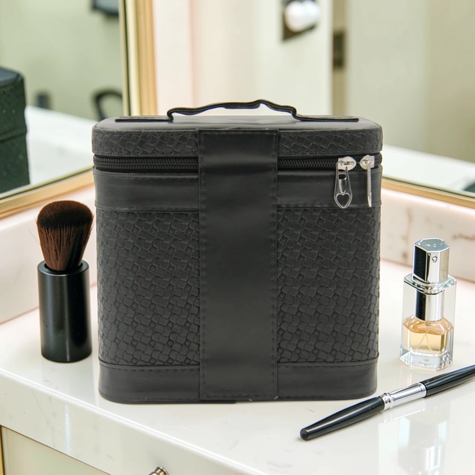 Luxury Portable Makeup Storage Box with Handle and Shoulder Strap – Large Cosmetic Organizer Case with Zipper Travel Beauty Bag (22x19x10.5cm) - Damoo