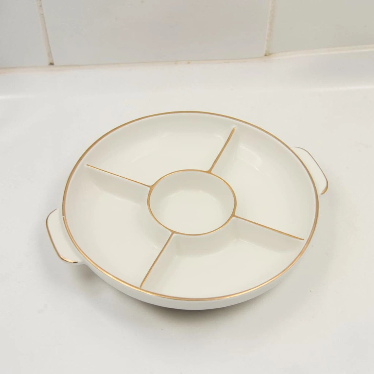 Round Sectioned Serving Tray with Lid & Handles – Multi-Compartment Snack & Appetizer Serving Plate with Covered Top (16H x 30L × 26W CM) - Damoo