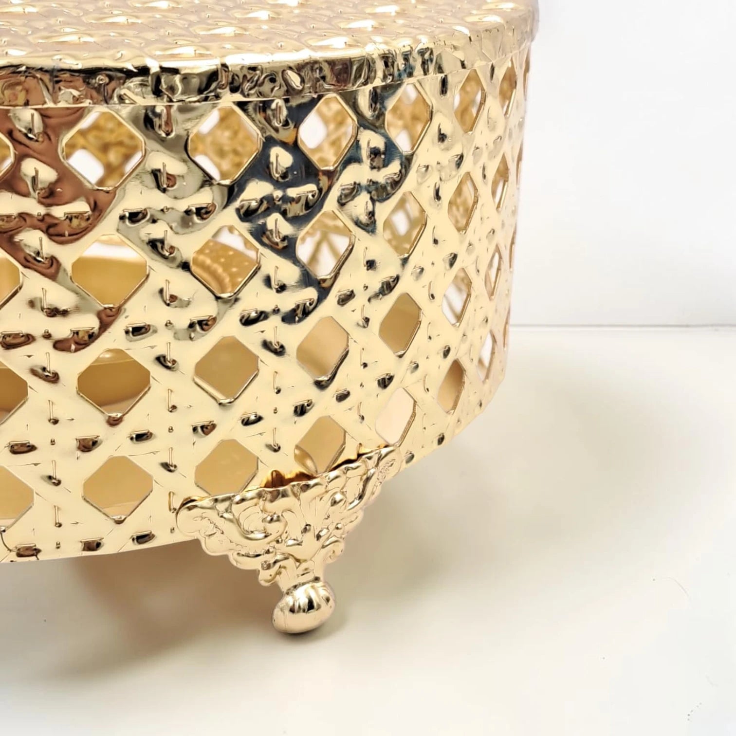 Luxury Gold Incense Burner with Decorative Cut-Out Design – Elegant Bakhoor Holder for Home Fragrance (20 x 20 x 9.5 cm) - Damoo