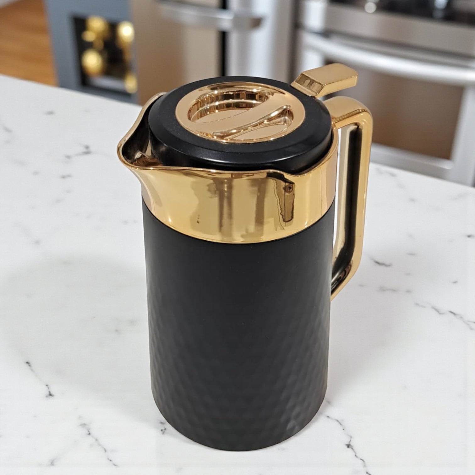 Lavin Luxe 0.7 Liter Premium Black & Gold Vacuum Flask – Elegant Insulated Coffee & Tea Pot | Double-Wall Thermal Jug with Modern Diamond Texture Design - Damoo